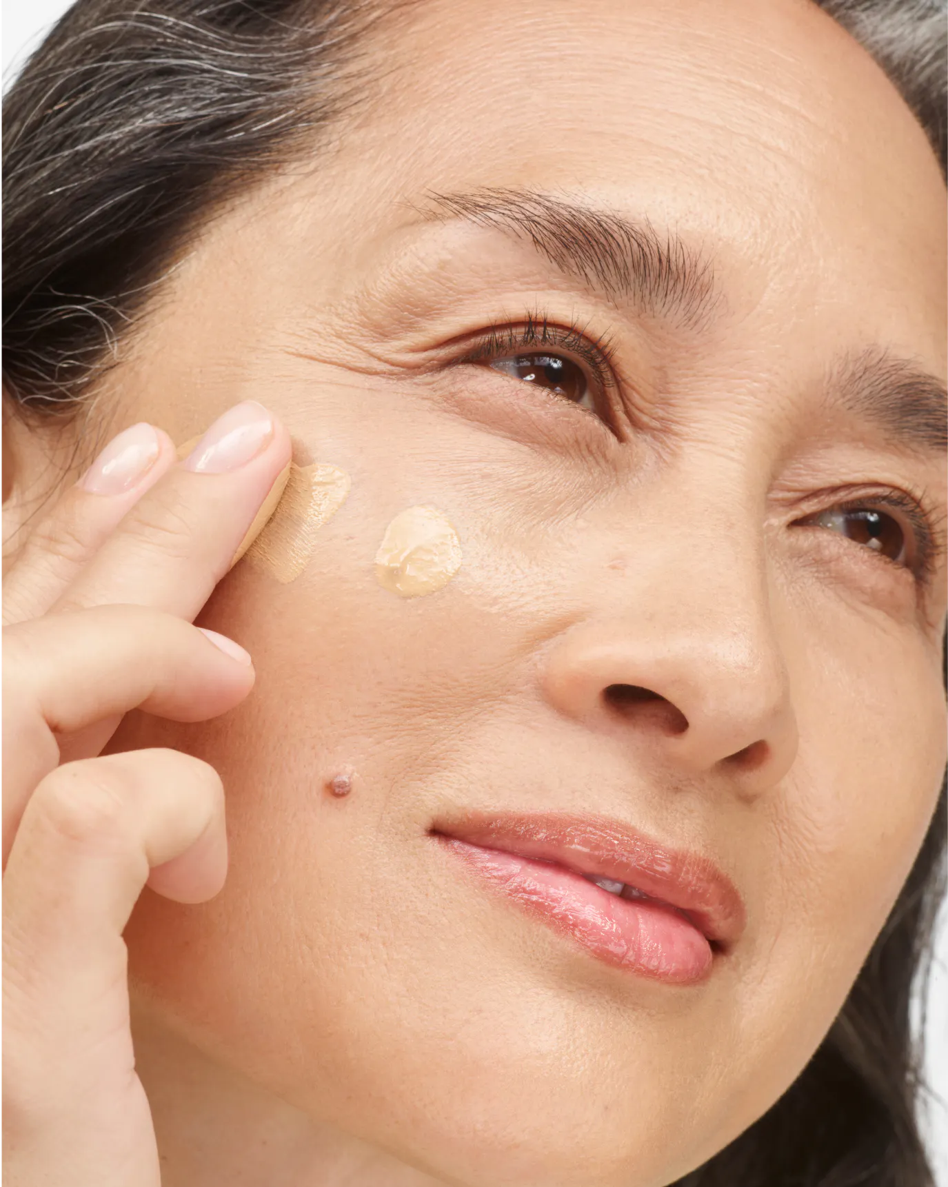 Anna applies Stretch Fluid Foundation in M2.