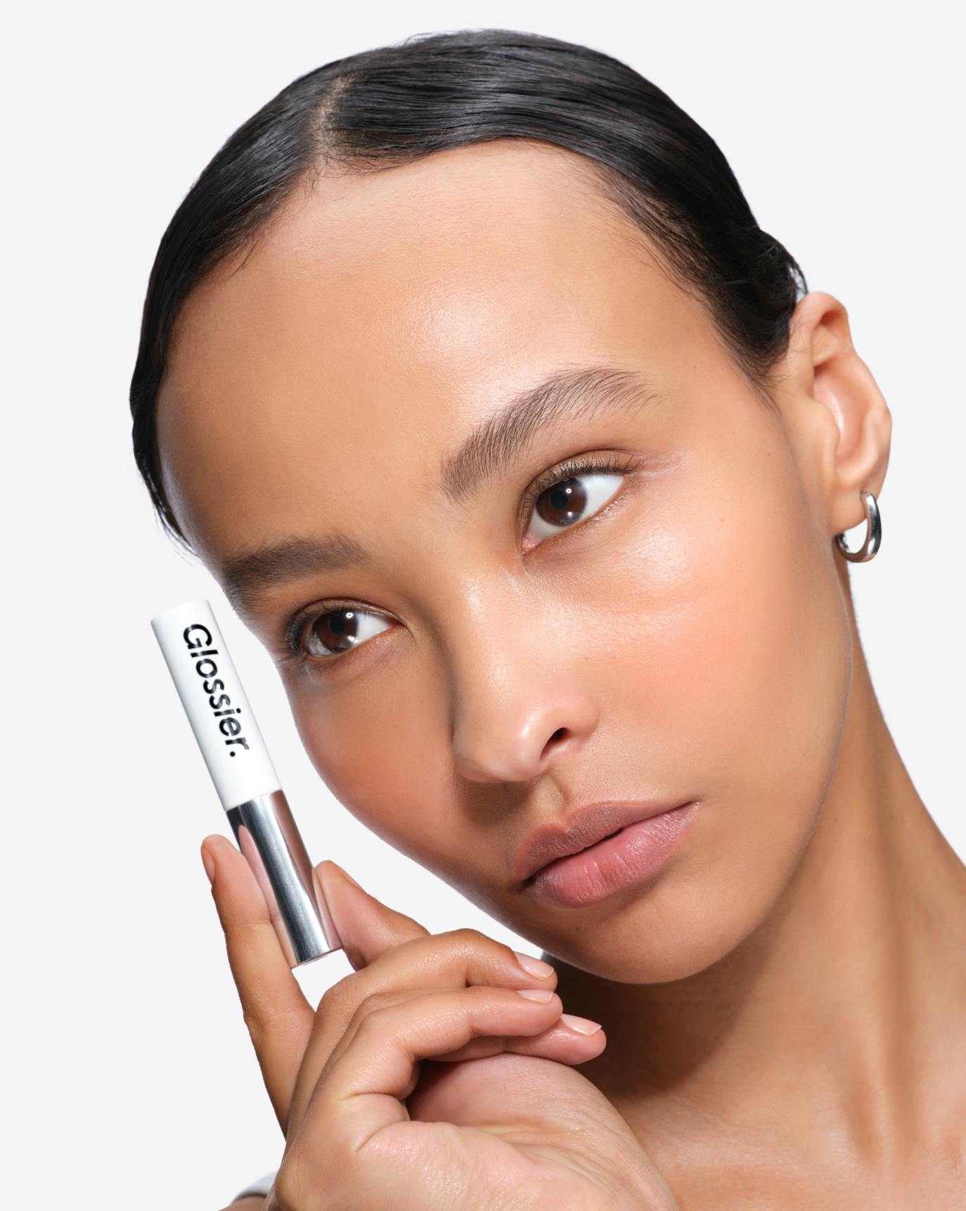 Edna wears Boy Brow in Dark Brown.