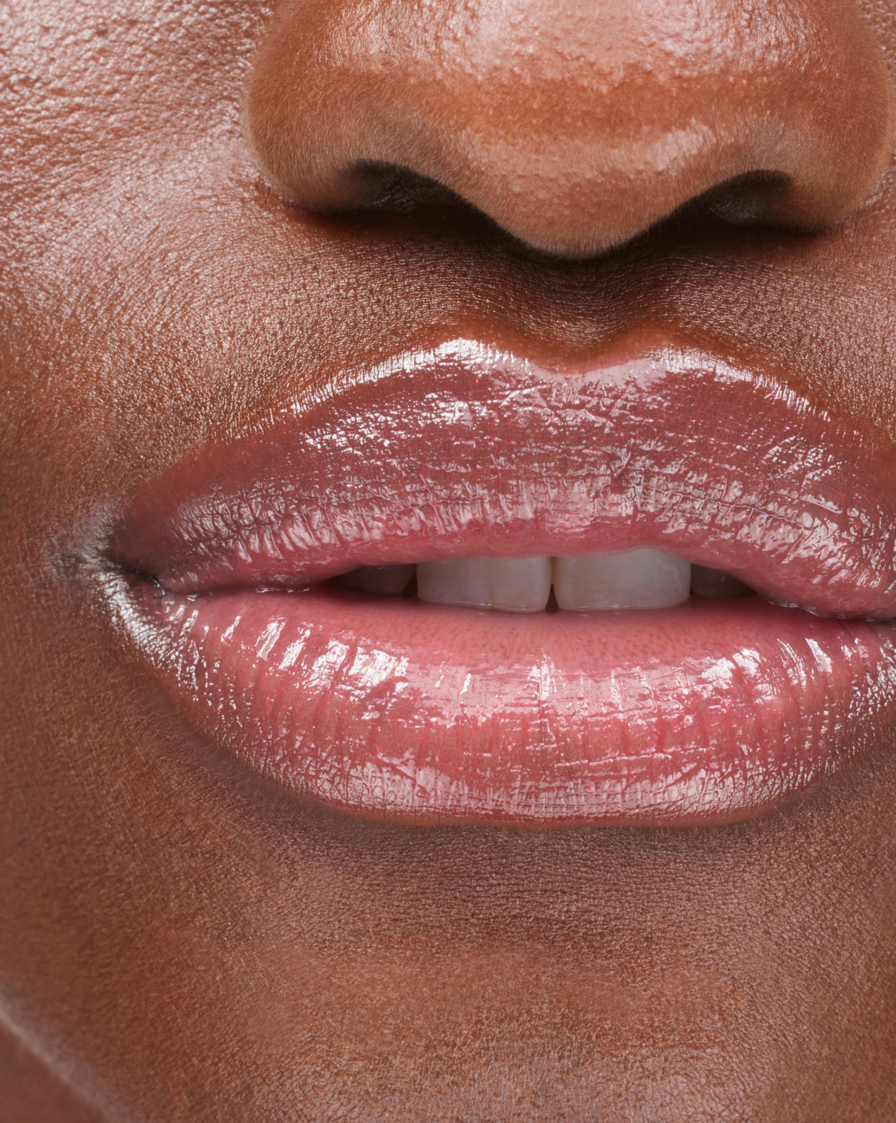 Marie wears Ultralip in Pony.