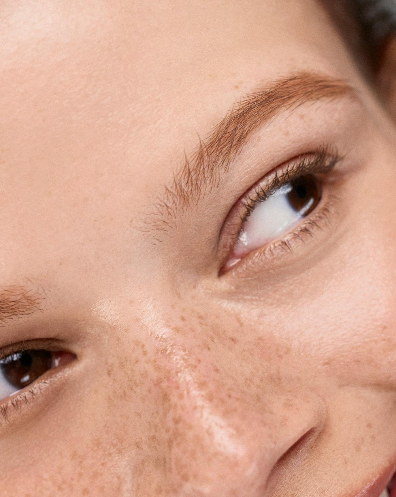 Lydia  wears Boy Brow in Auburn.