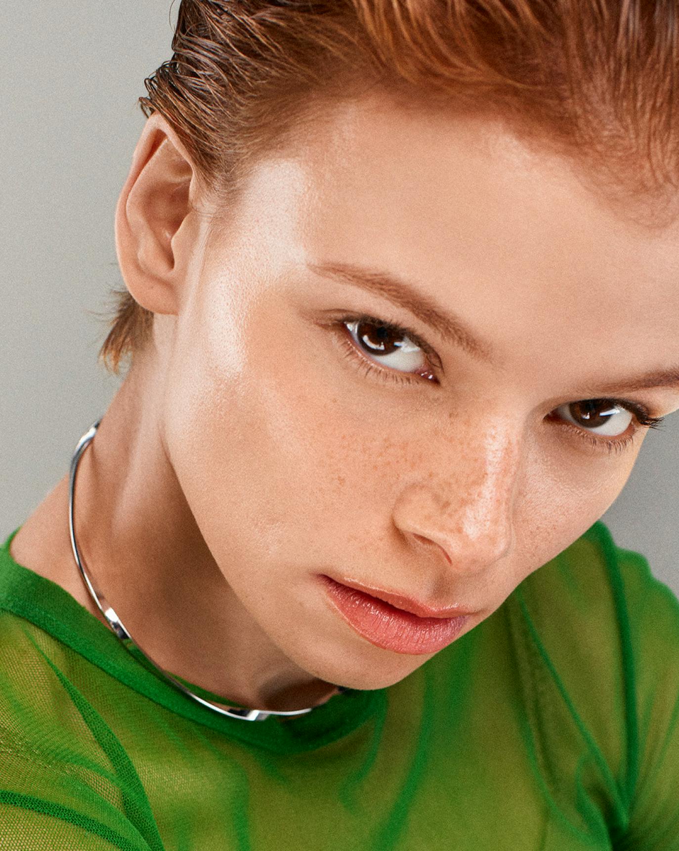 Lydia wears Boy Brow in Auburn.