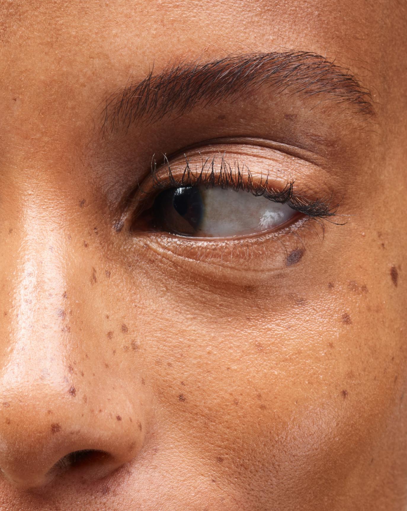 Lydia wears Boy Brow in Auburn.