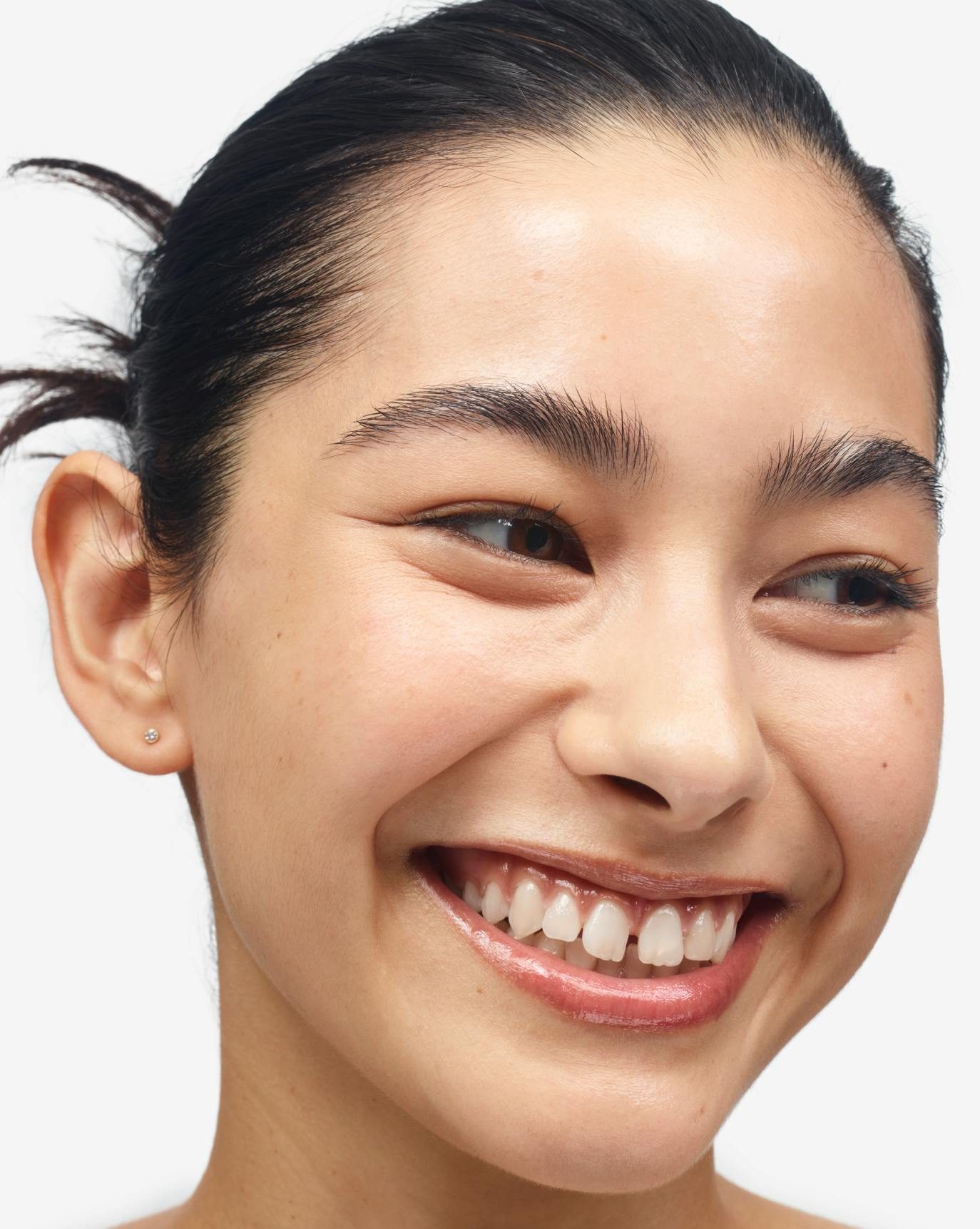 Nadine wears Boy Brow in Clear.