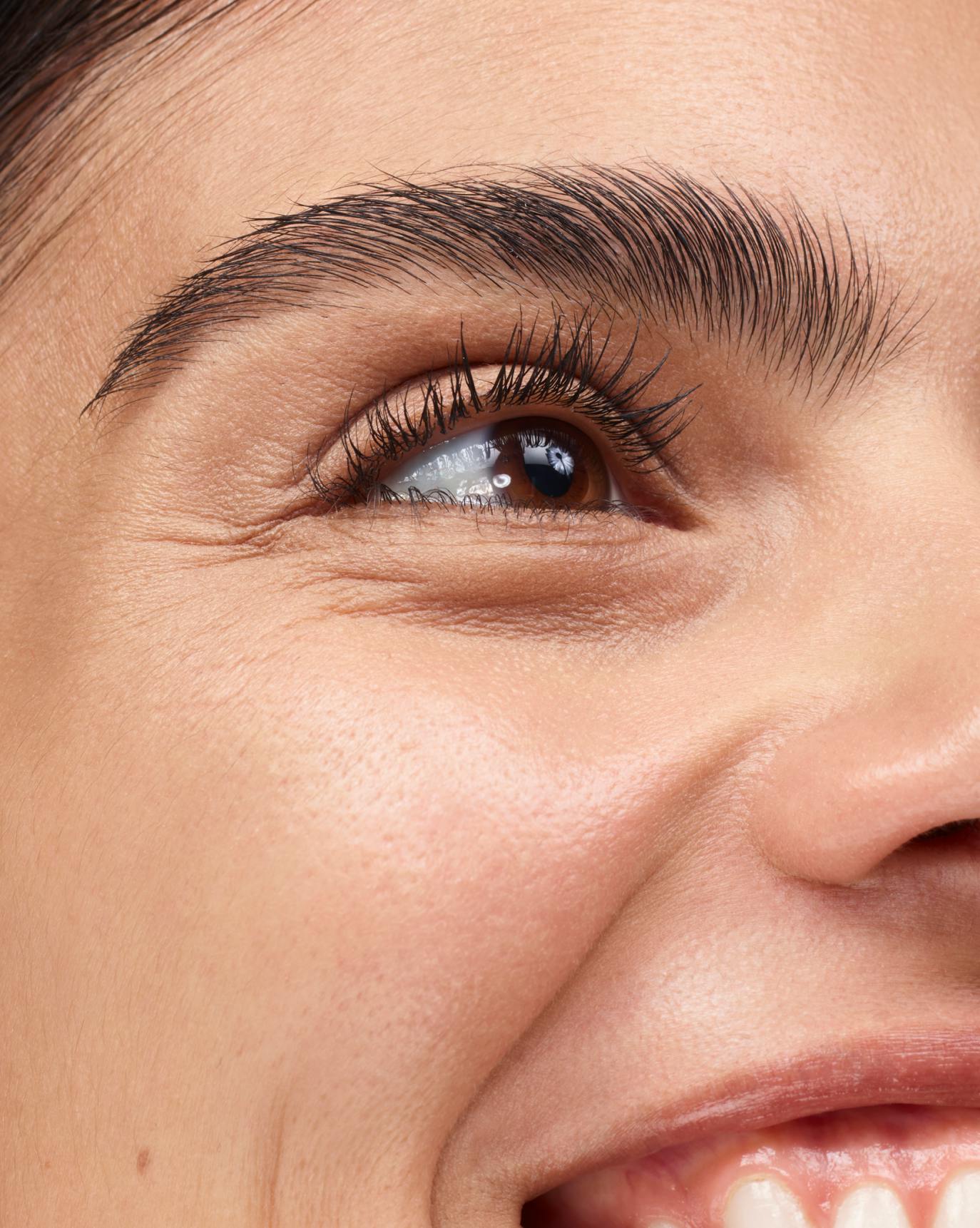 Alya wears Boy Brow in Clear.