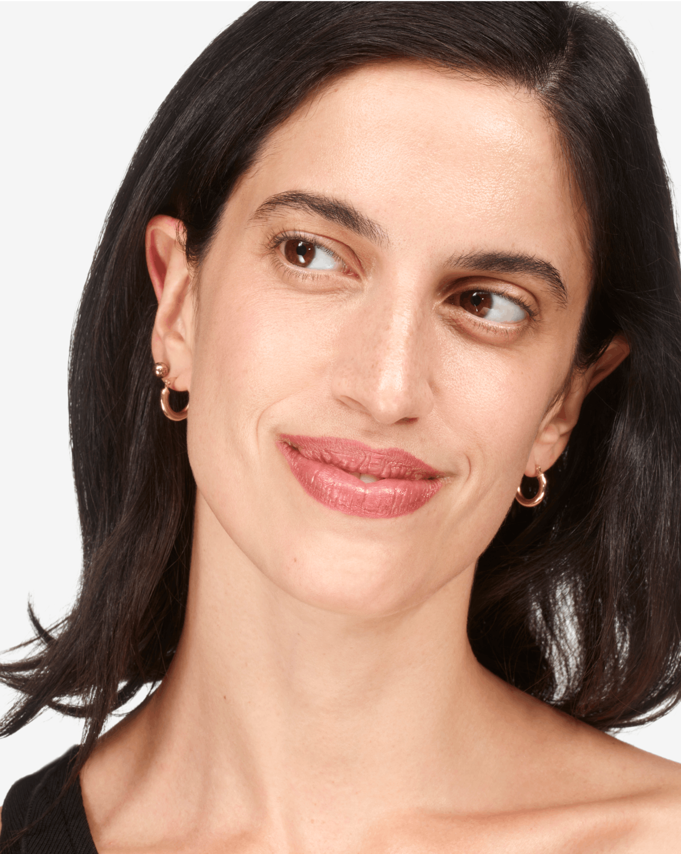 Anna wears Lip Line in Bit.