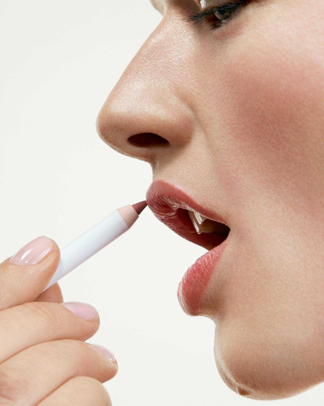 Luna wears Lip Line in Graze.