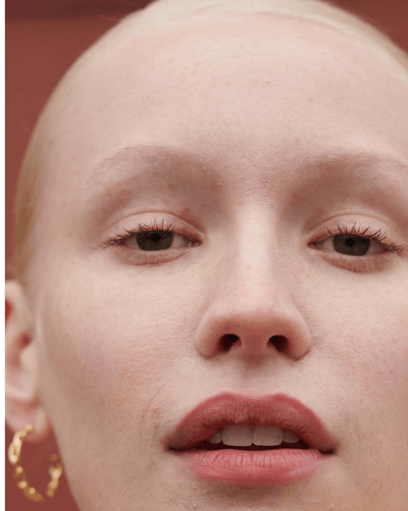 Kristinia wears Lip Line in Hold.