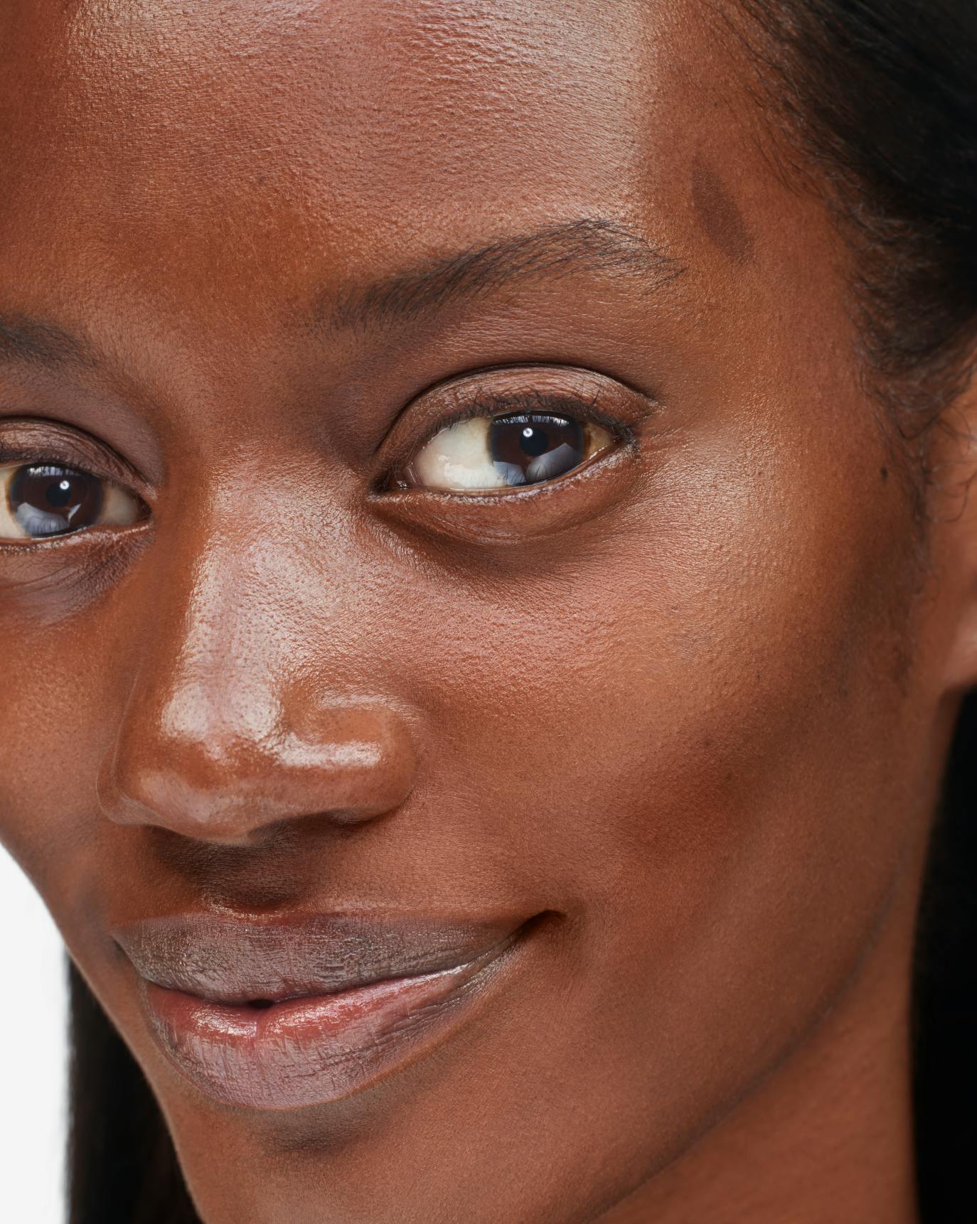 Brenda in Stretch Balm Concealer, D5.