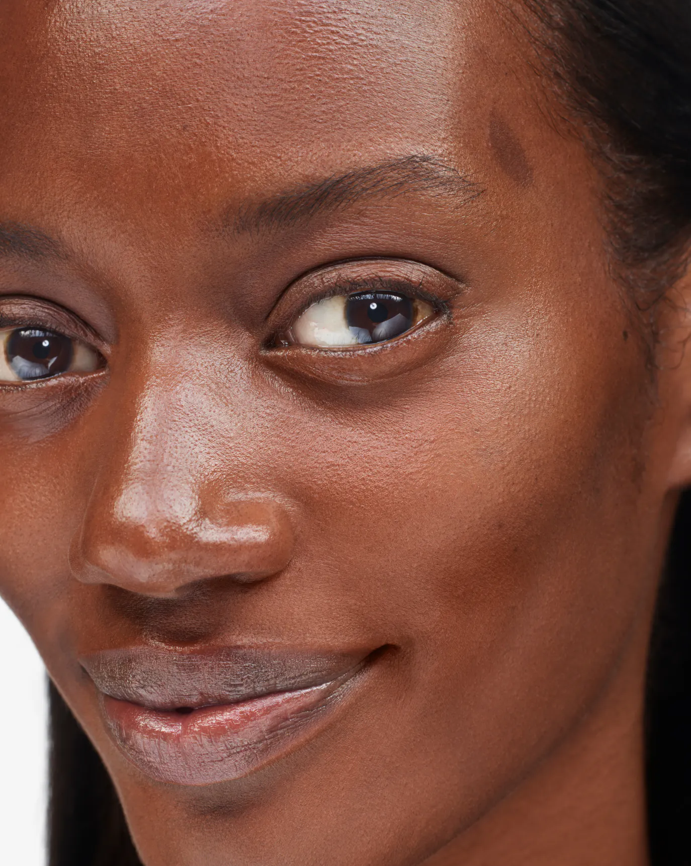 Brenda in Stretch Balm Concealer, D5.