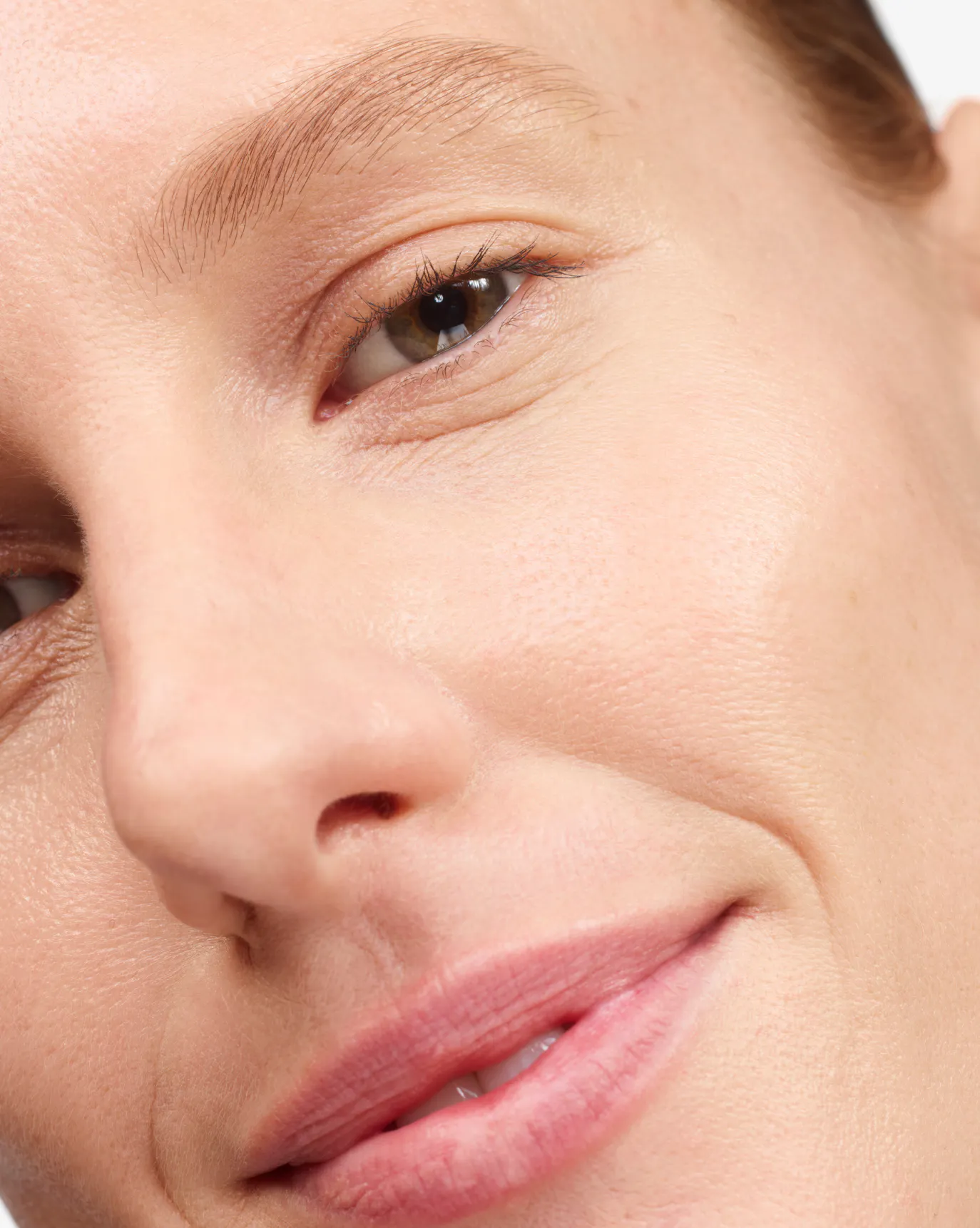 Elly in Stretch Balm Concealer, L1.