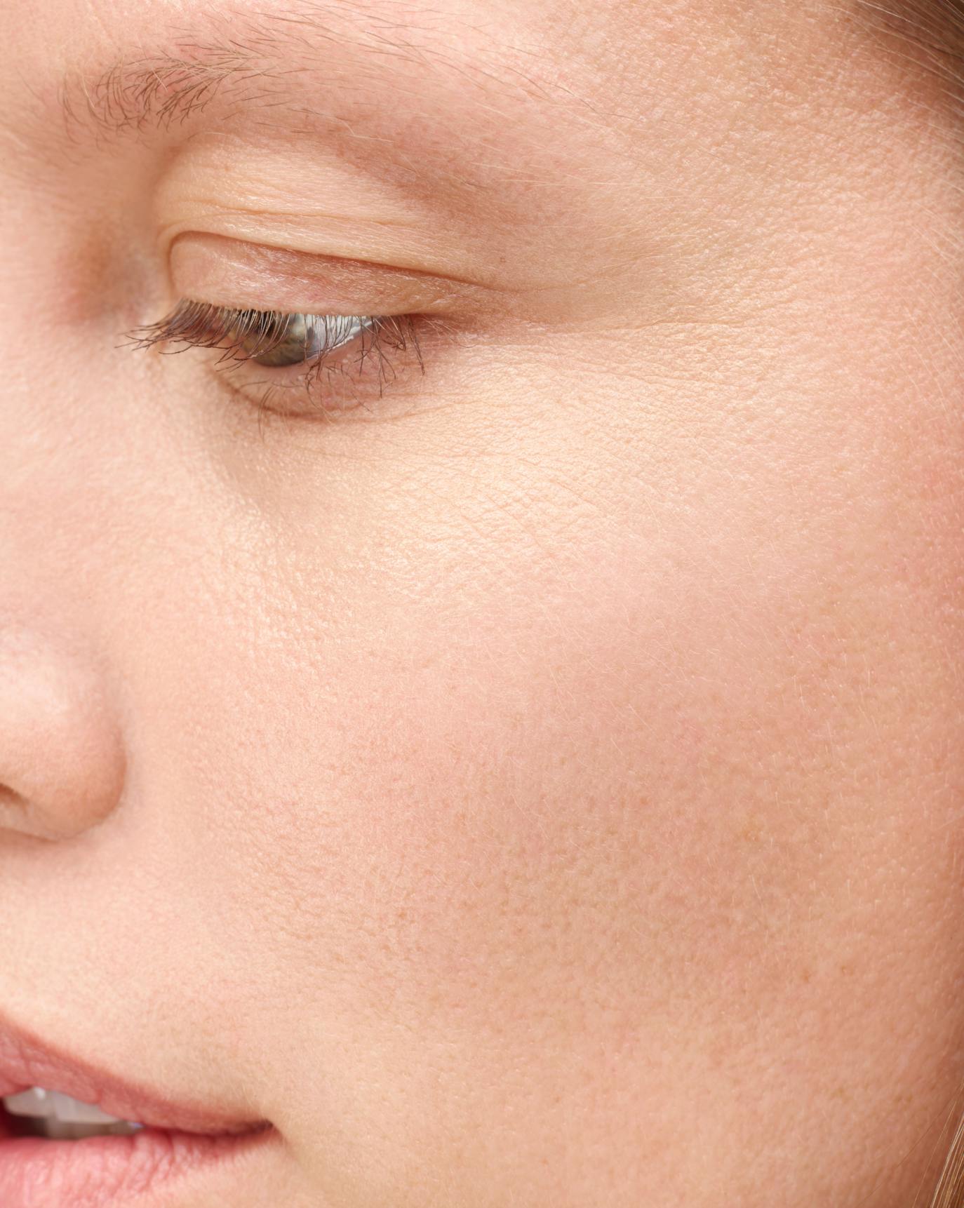 Tijana in Stretch Balm Concealer, L4.