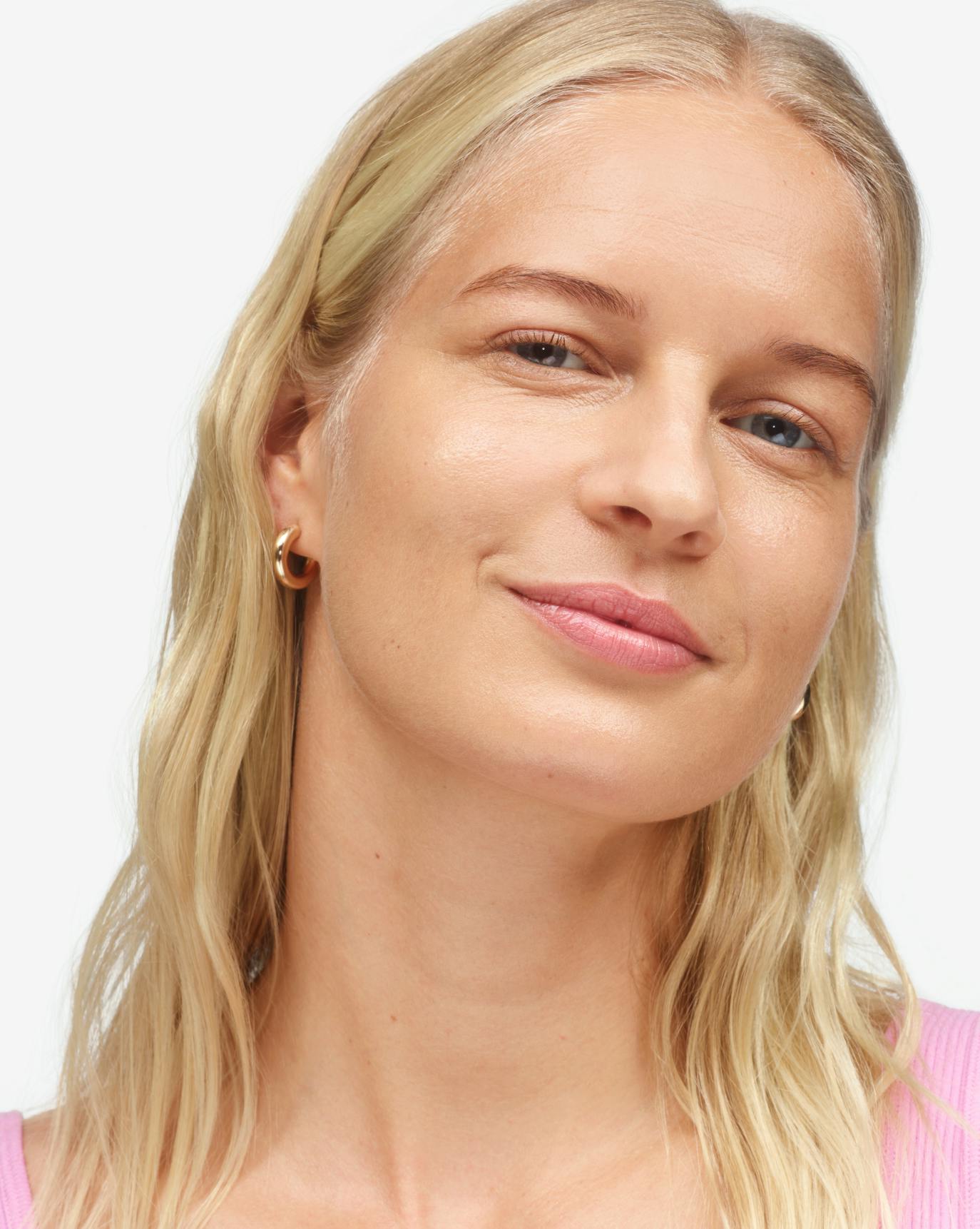 Sandra in Stretch Balm Concealer, M3.