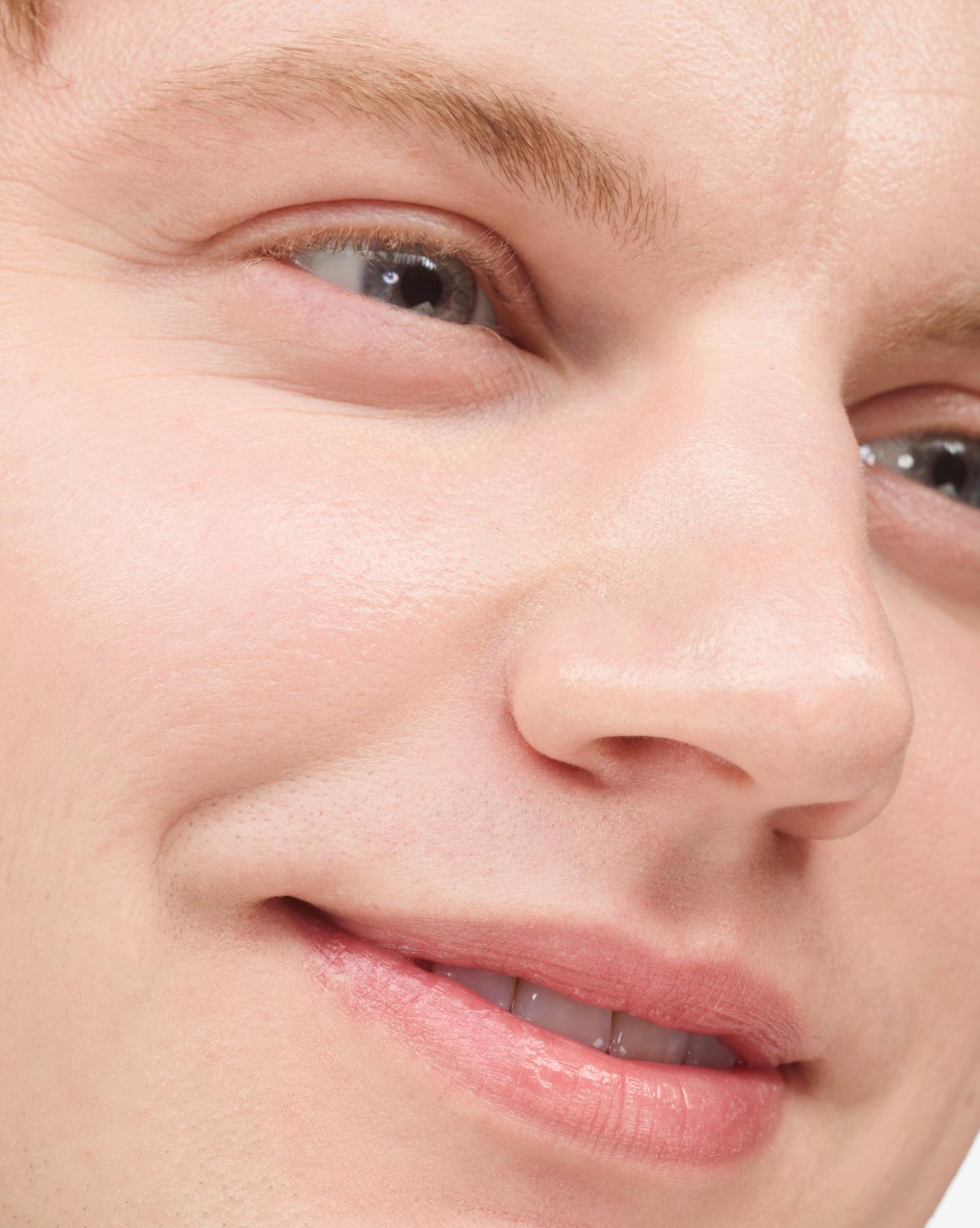 Quinton applies Stretch Balm Concealer in VL4.