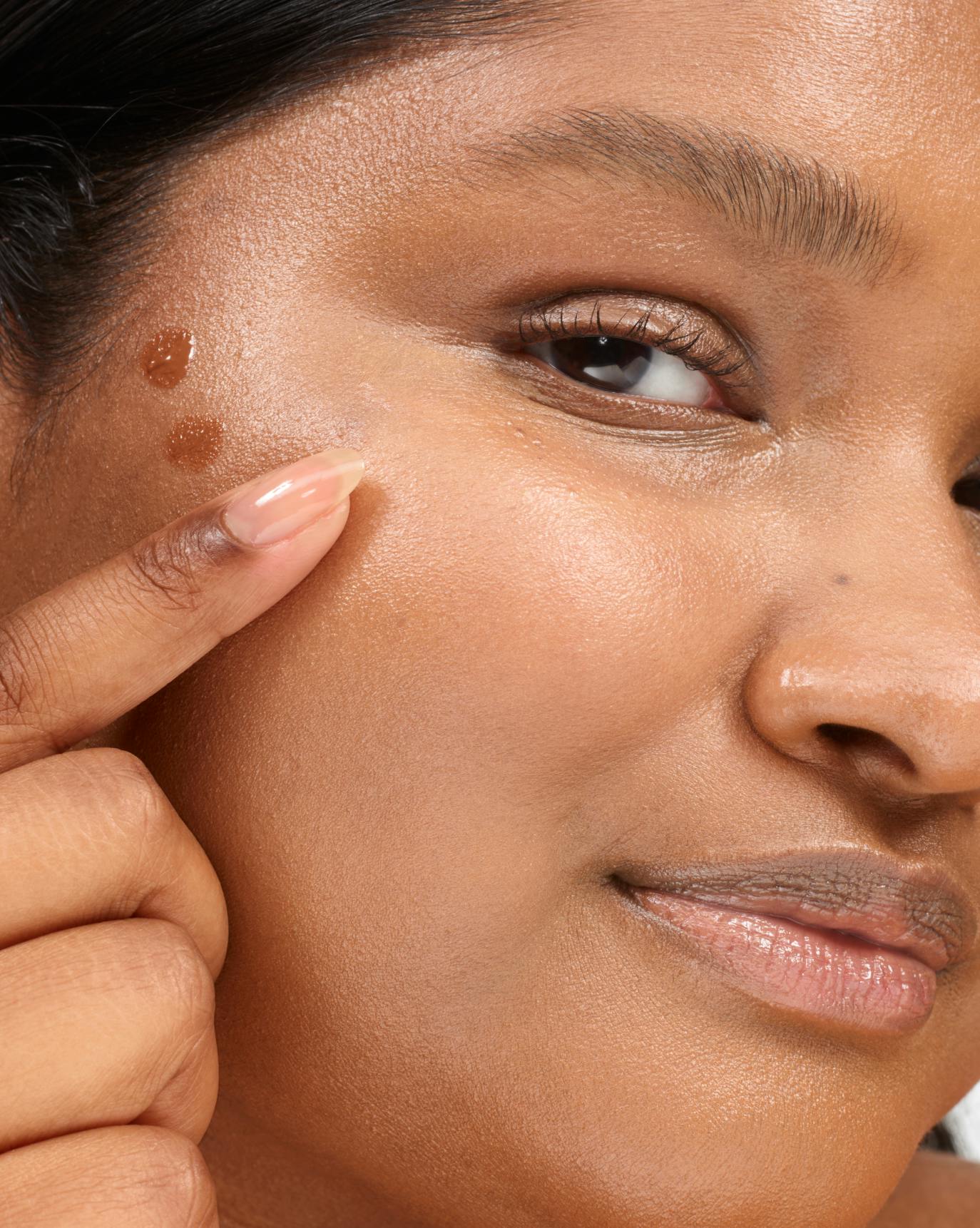 Sarennya wears Cloud Paint in Coast.