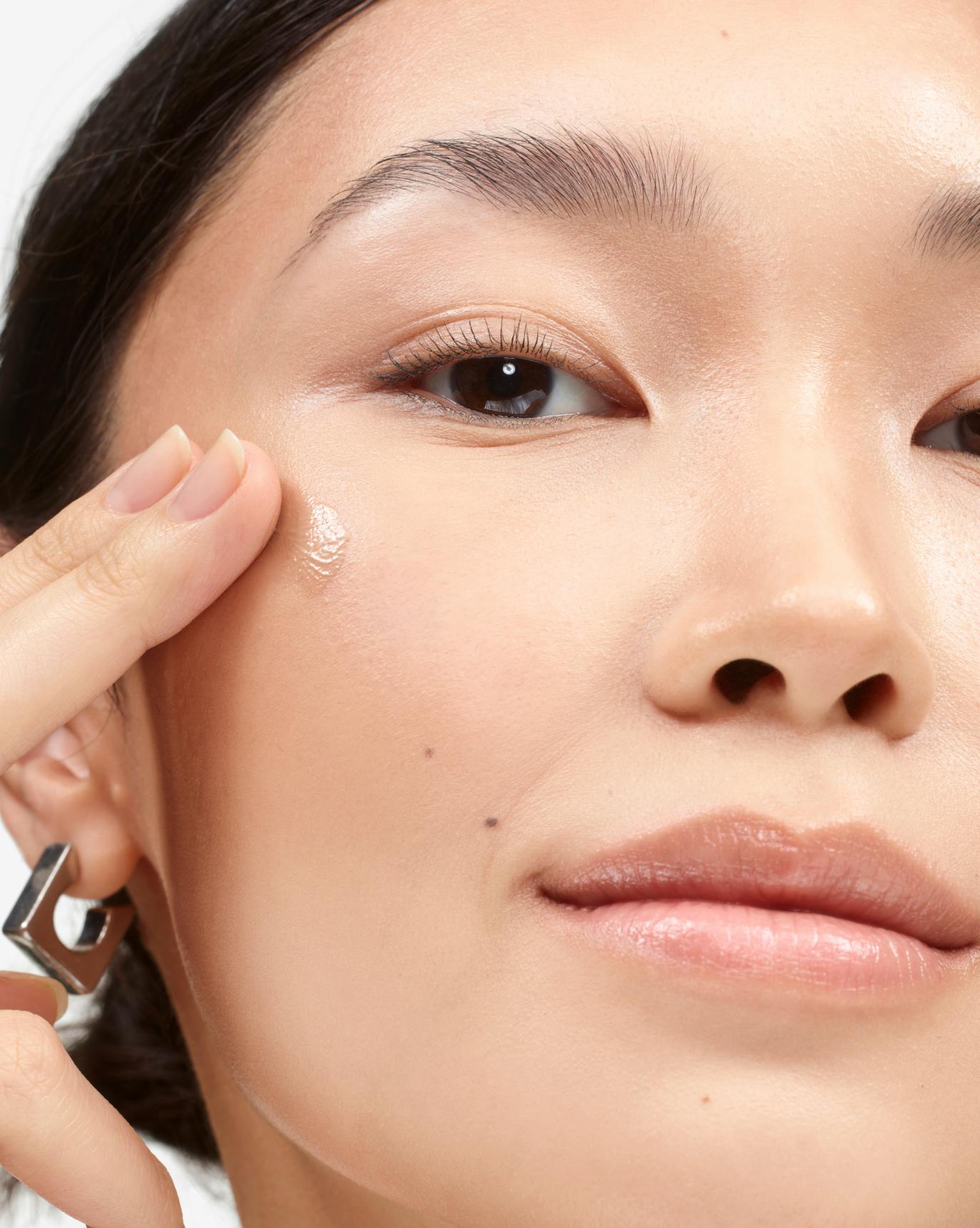 Daneyla wears Cloud Paint in Sail.