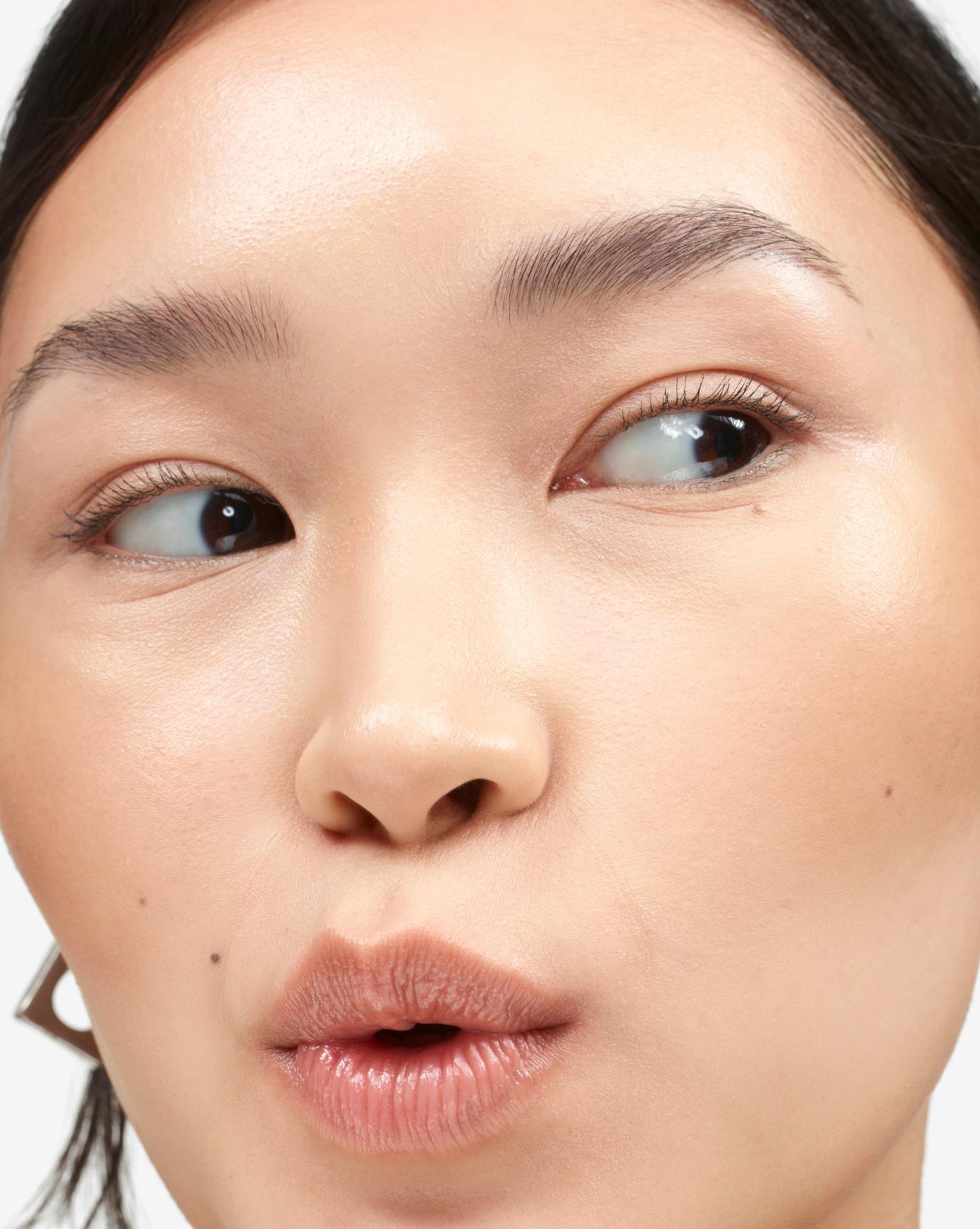 Daneyla wears Cloud Paint in Sail.