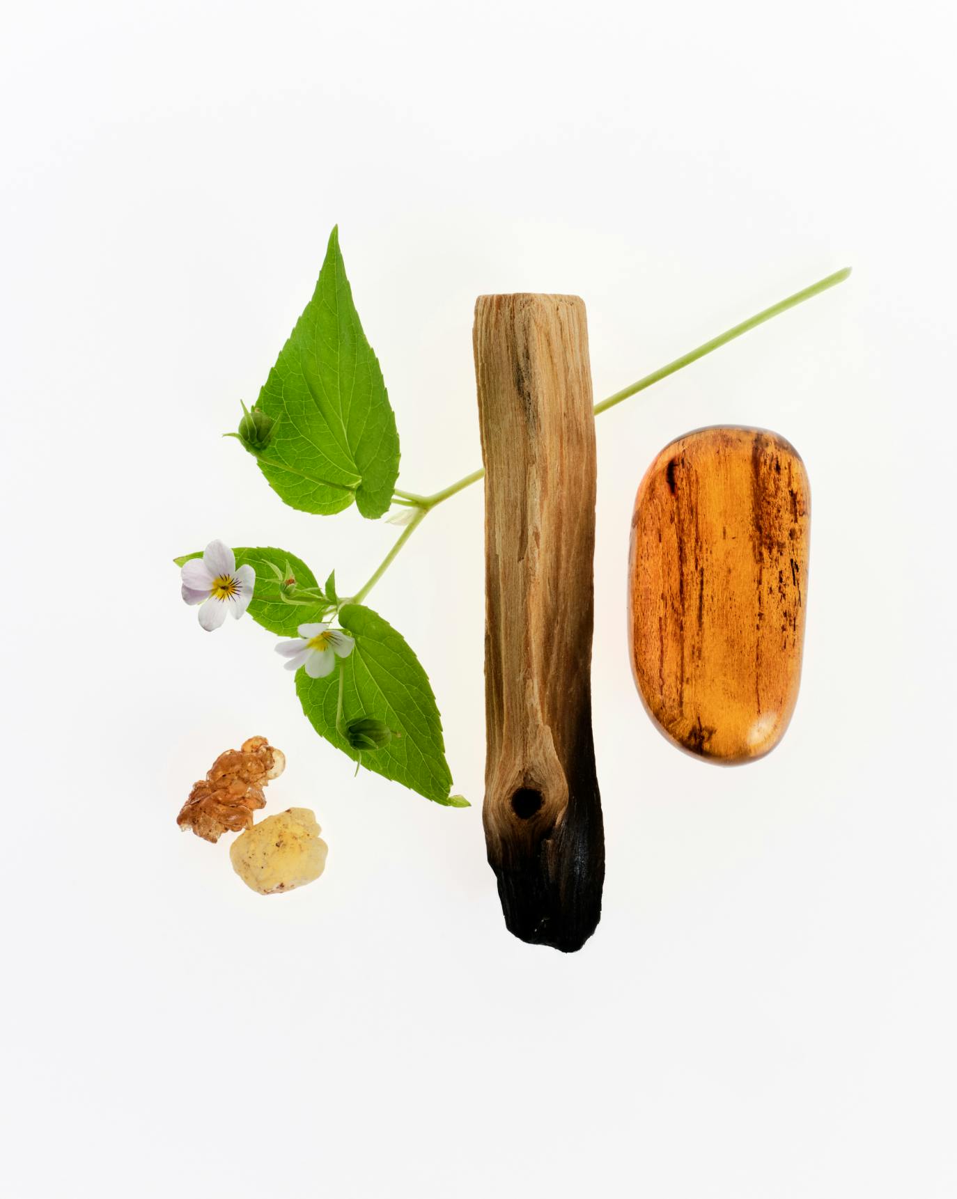 Doux is a soft + serene woody blend.