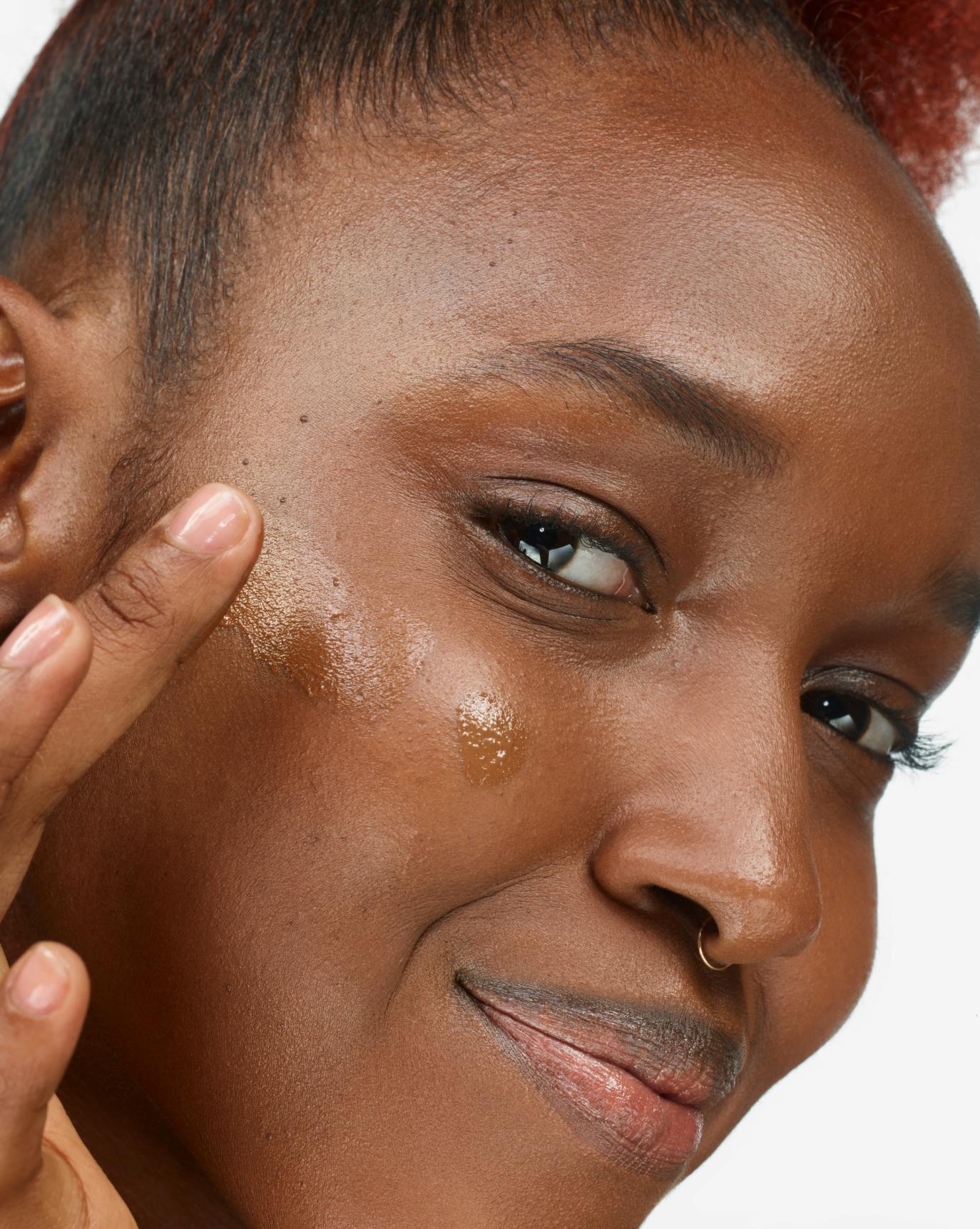 Kadia applies Stretch Fluid Foundation in D2.