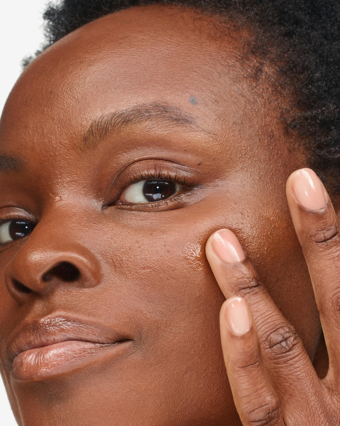 Ope applies Stretch Fluid Foundation in D4.