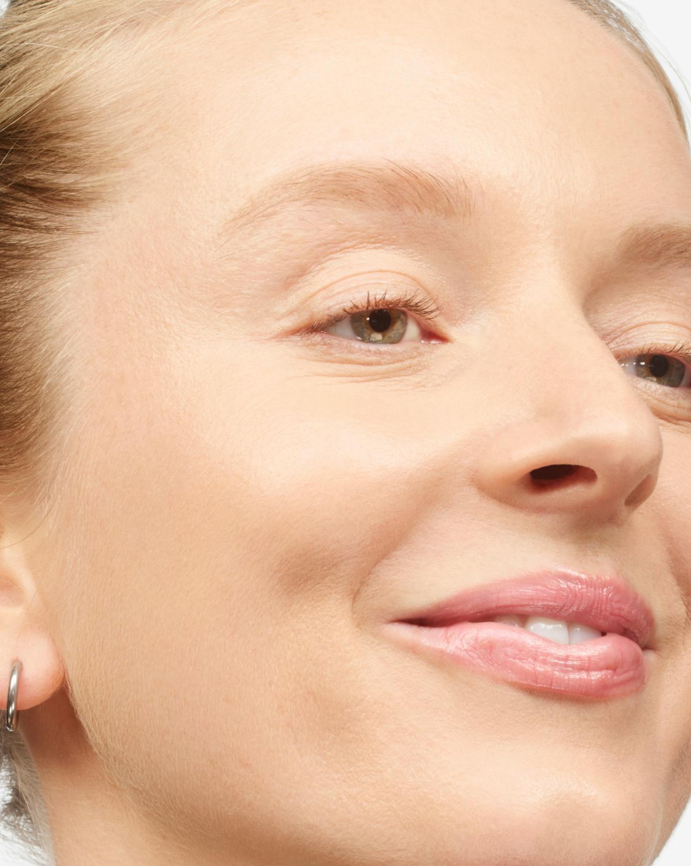 Mona in Stretch Fluid Foundation, L4.