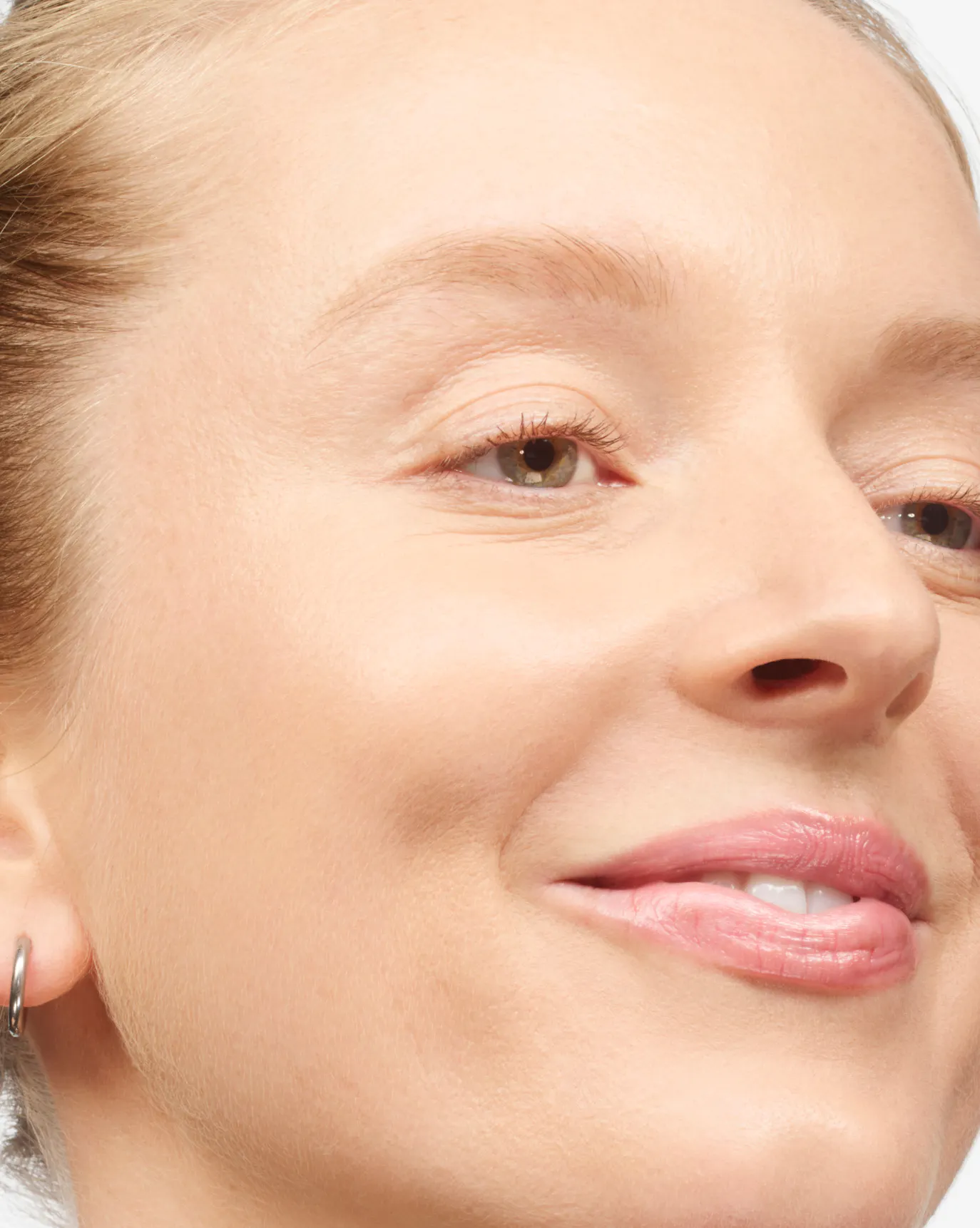 Mona in Stretch Fluid Foundation, L4.