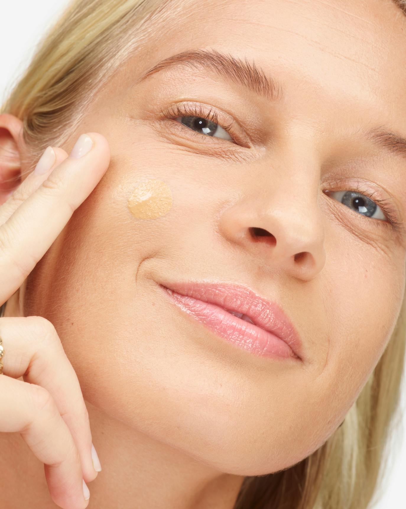 Sandra applies Stretch Fluid Foundation in M3.