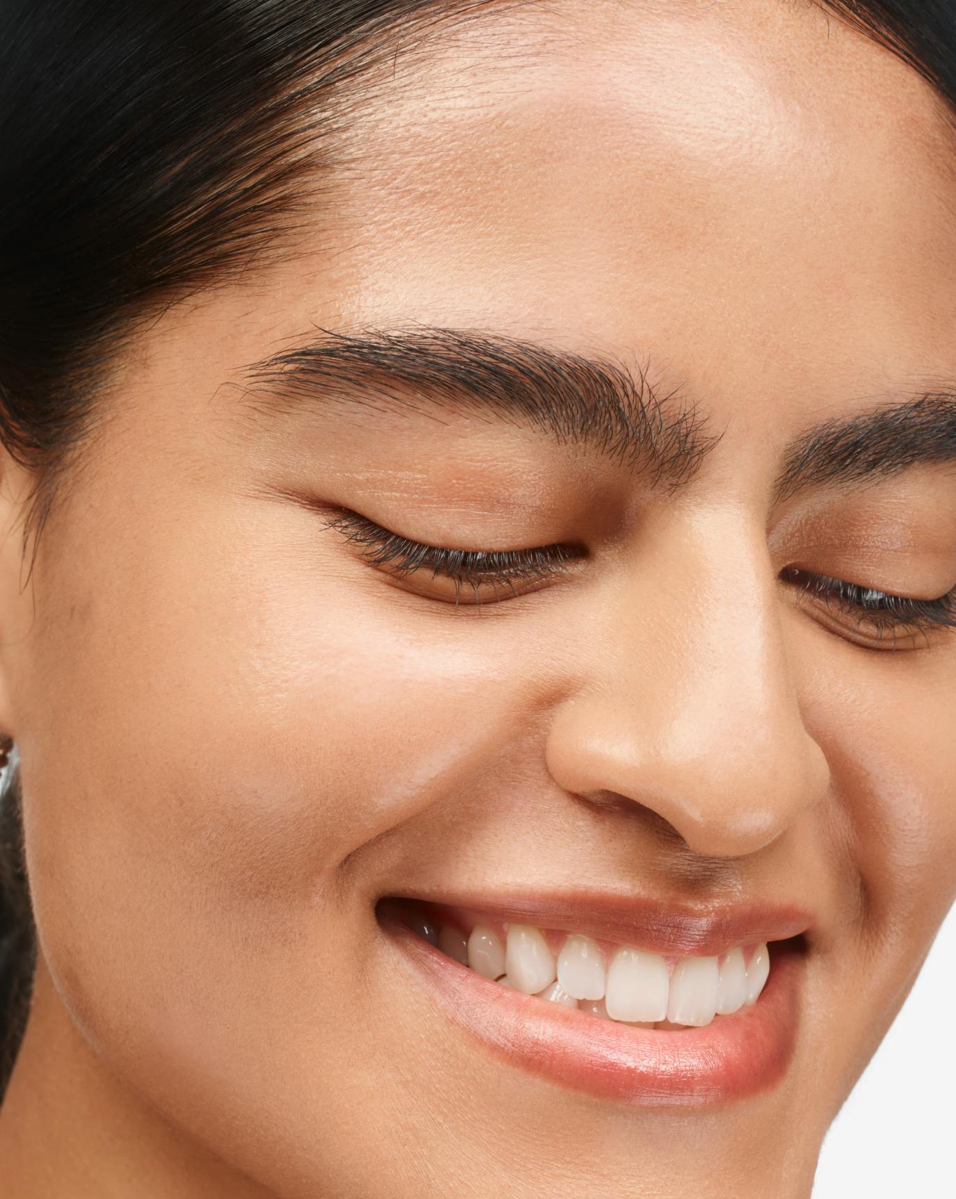 Melissa in Stretch Fluid Foundation, M4.