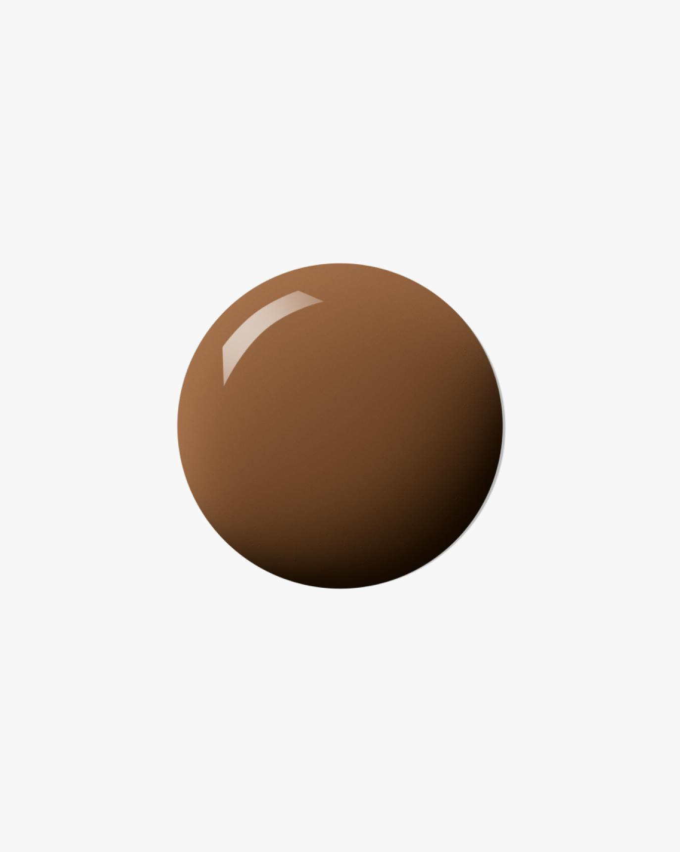 Jourdan applies Stretch Fluid Foundation in MD3.