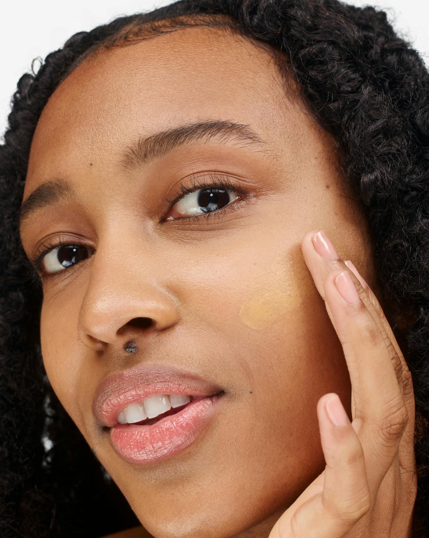 Tyra applies Stretch Fluid Foundation in MT2.