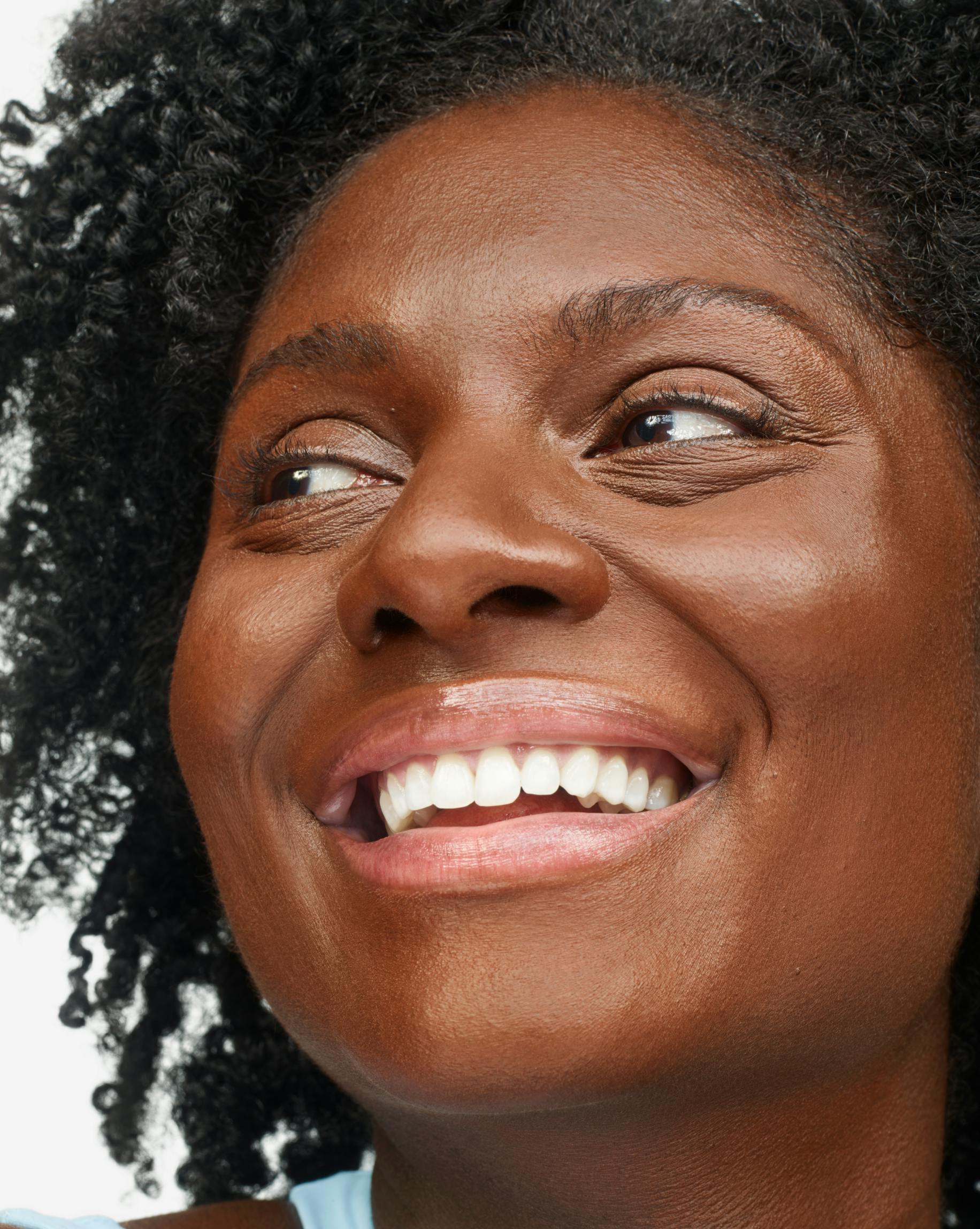 Rachel in Stretch Fluid Foundation, VD1.