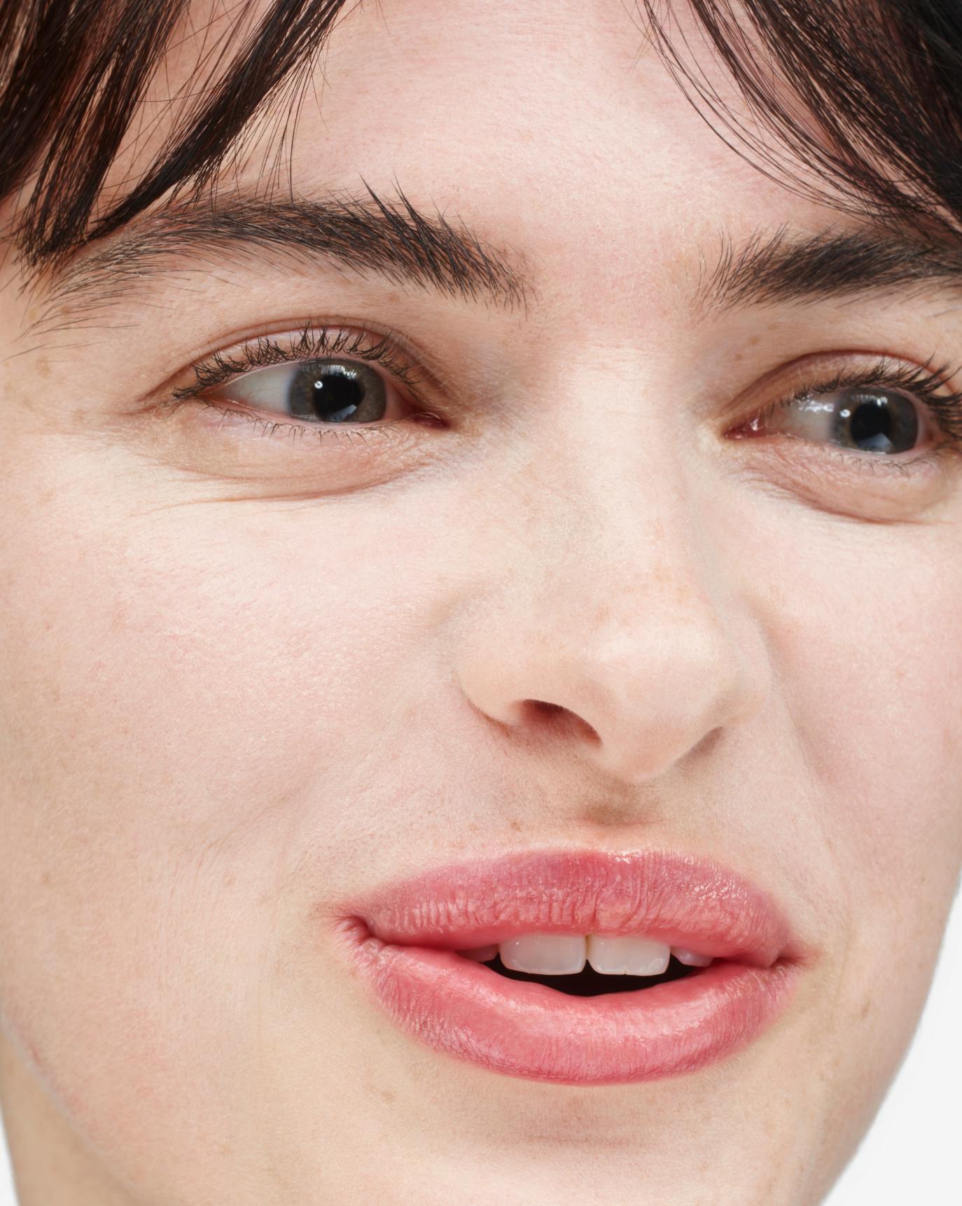 Lauren in Stretch Fluid Foundation, VL1.