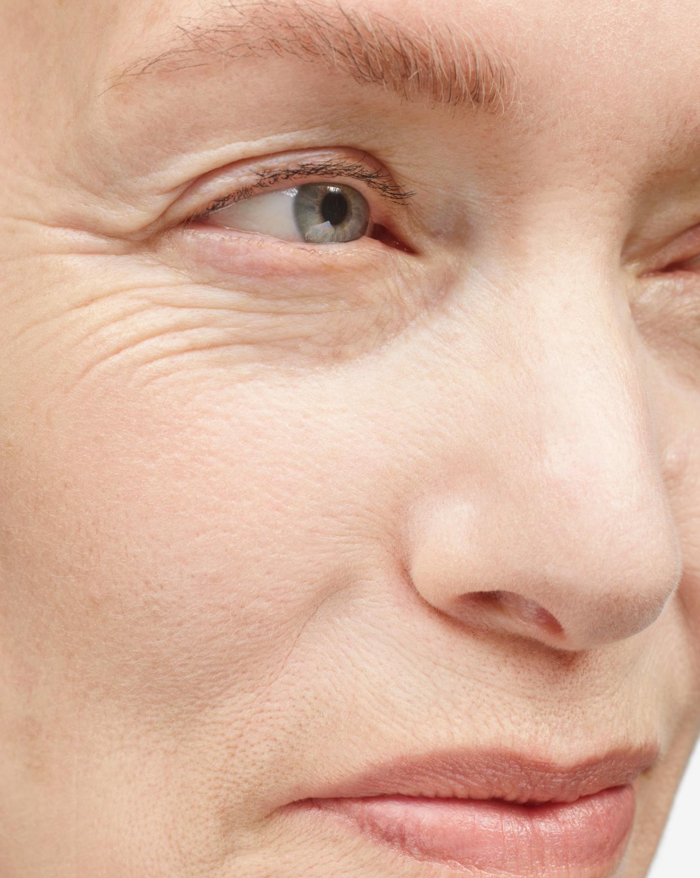 Laura in Stretch Fluid Foundation, VL2.