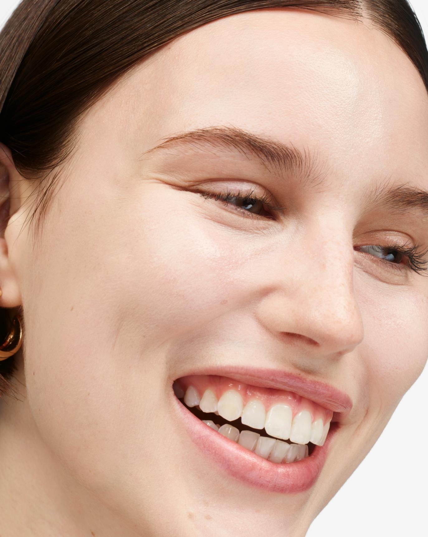 Chloe in Stretch Fluid Foundation, VL3.