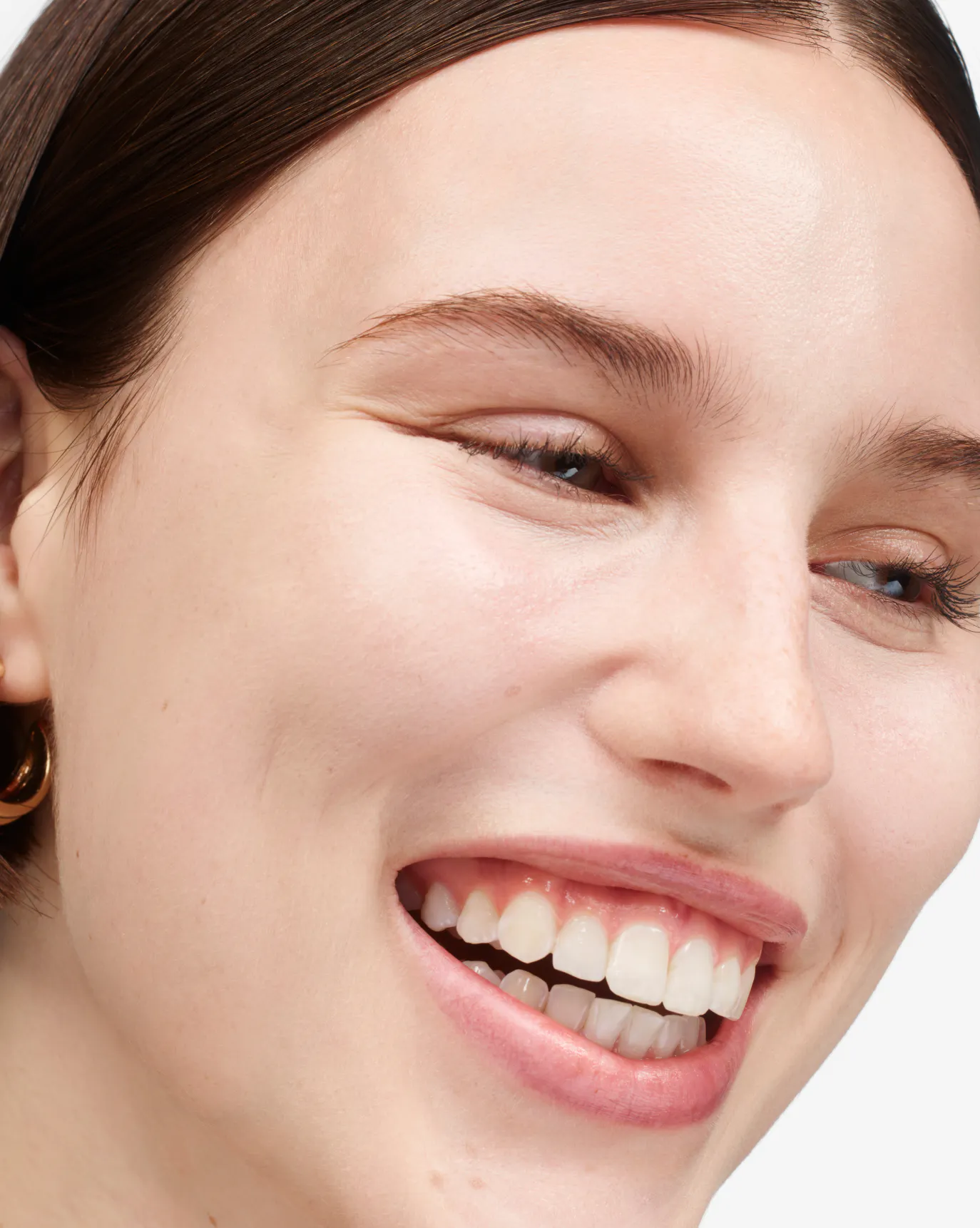 Chloe in Stretch Fluid Foundation, VL3.