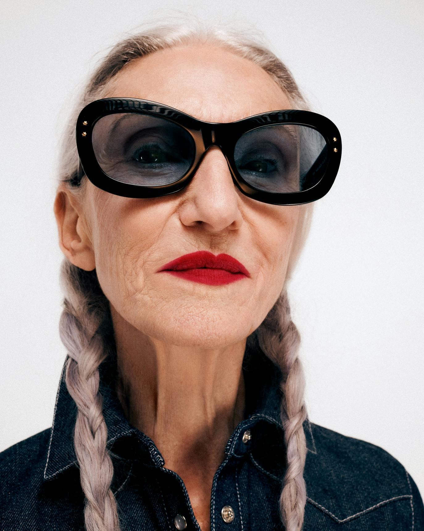 Linda wears G Suit in Jet.