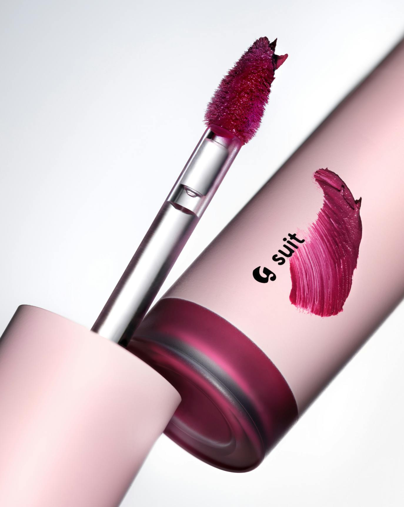 Luxe pigment and effortless impact in one swipe.