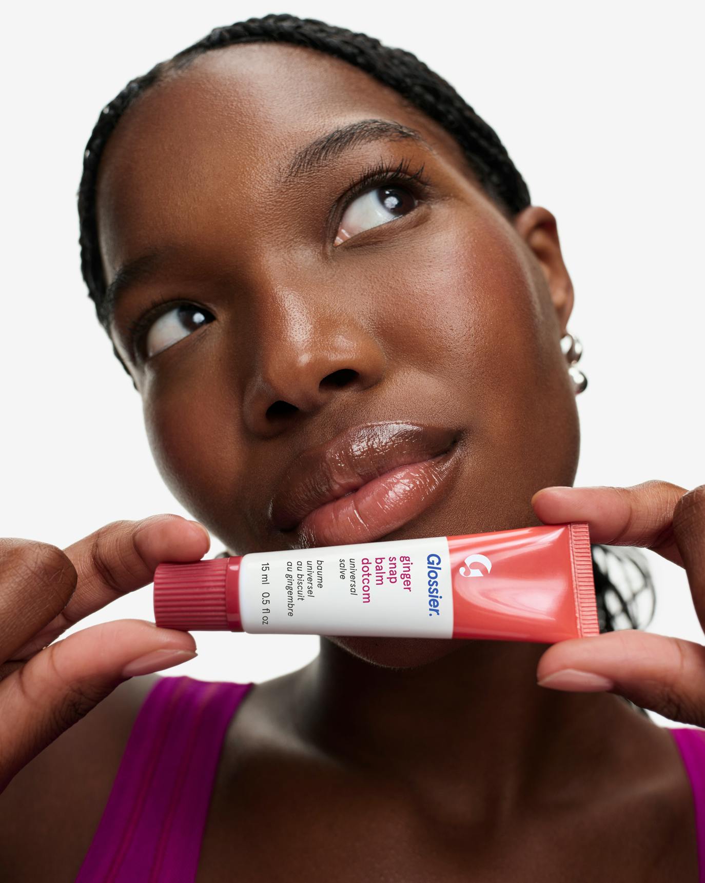 Taylor wears Gingersnap Balm Dotcom.