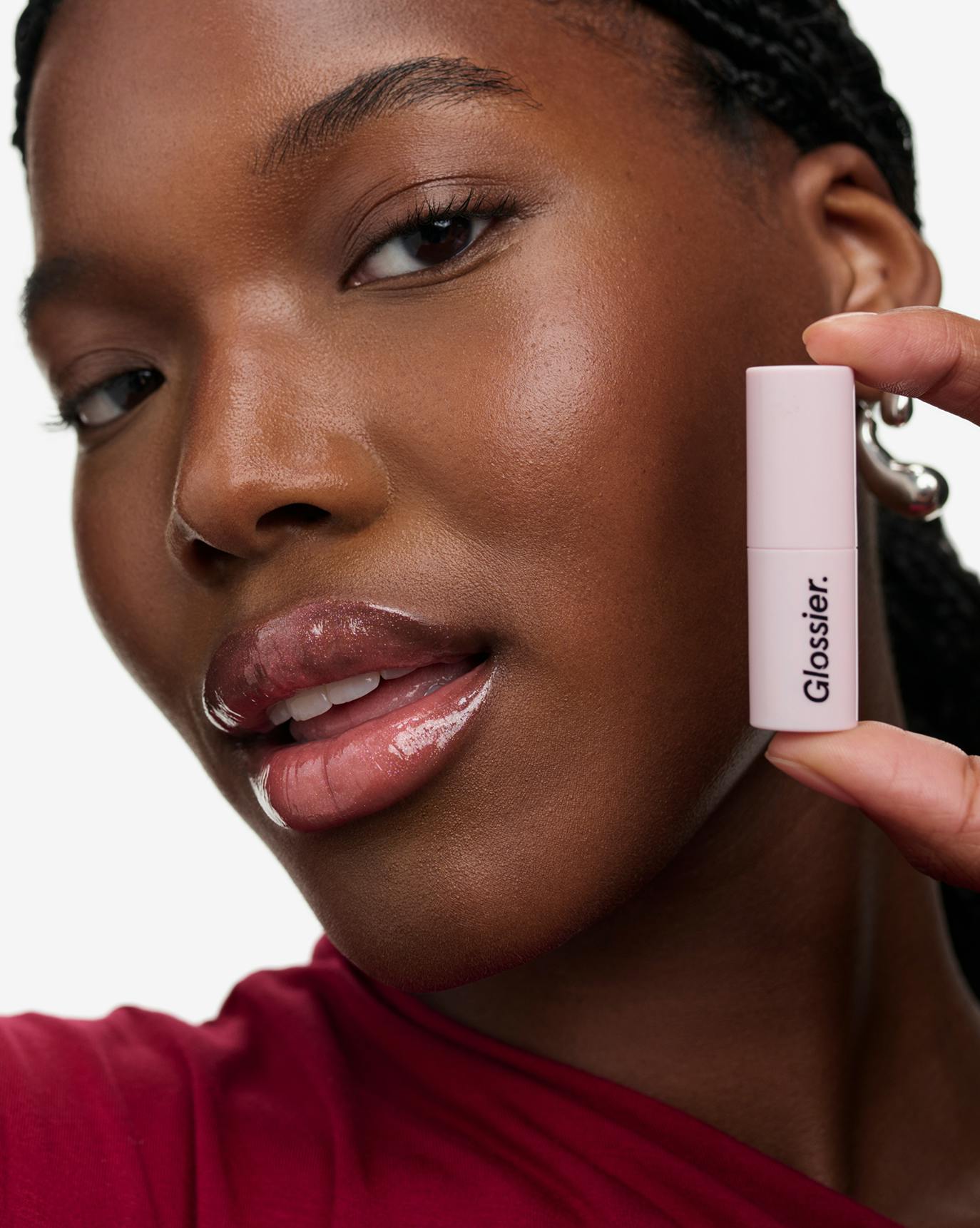 Taylor wears Ultralip in Villa+.