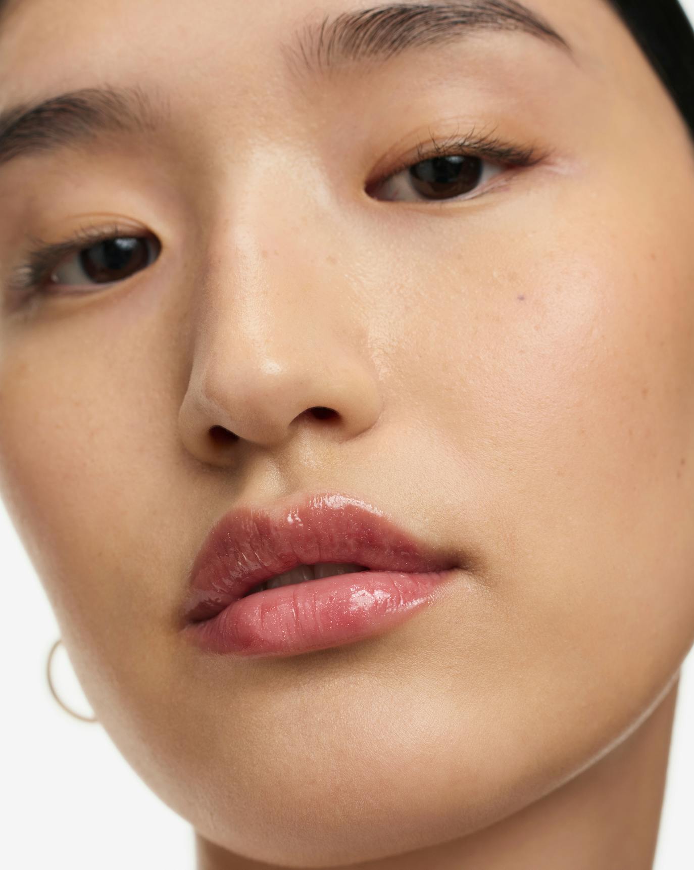 Tian wears Ultralip in Pony+.