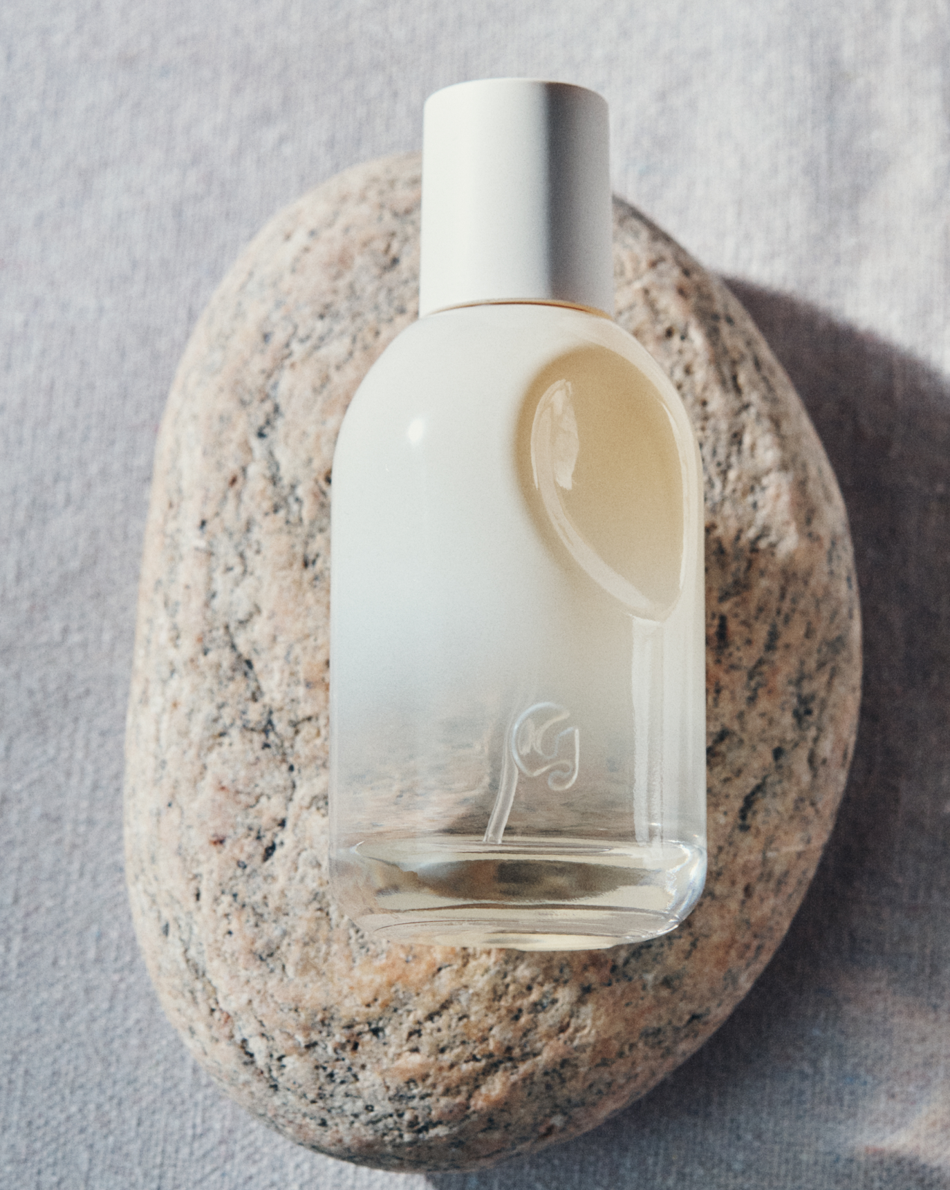 日本未発売 glossier you 新品 香水 50ml フレグランス