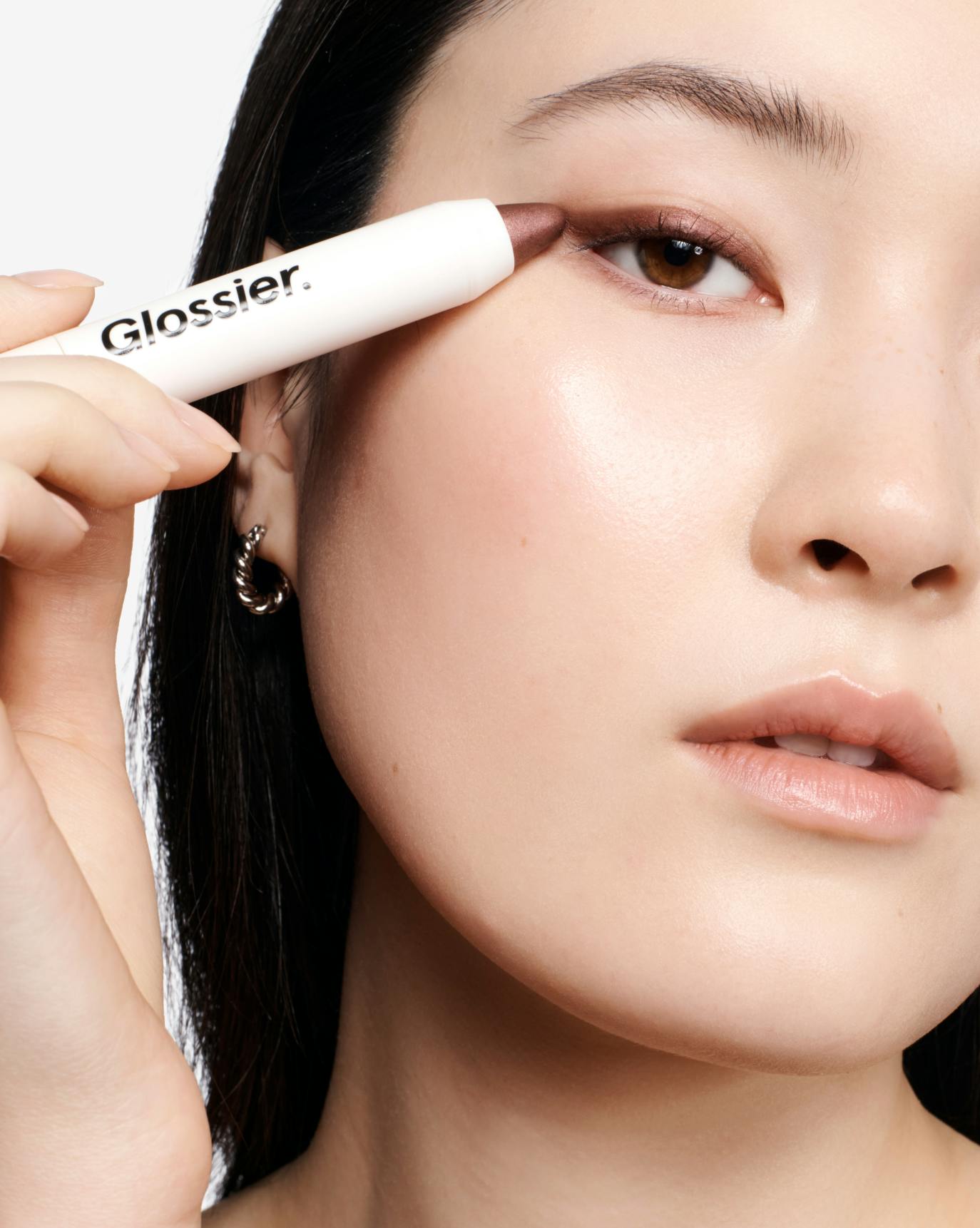 Tallulah wears Shadow Stick in Amp.