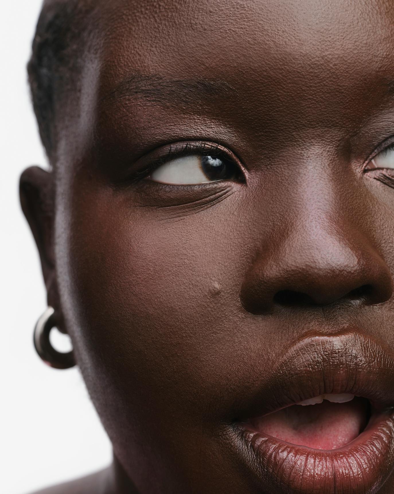 Anai wears Skylight in Gaze.