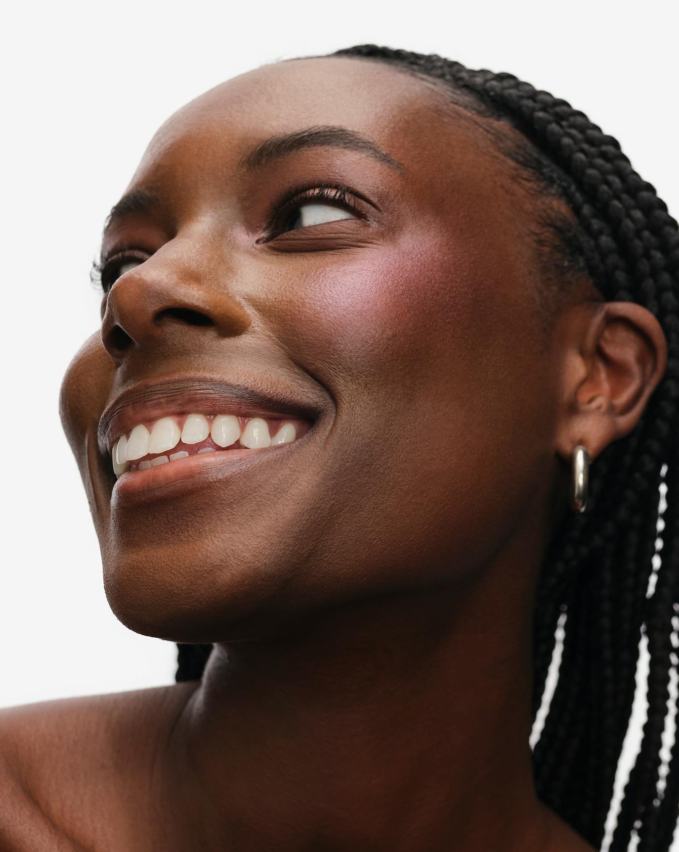 Christine wears Skylight in Gaze.