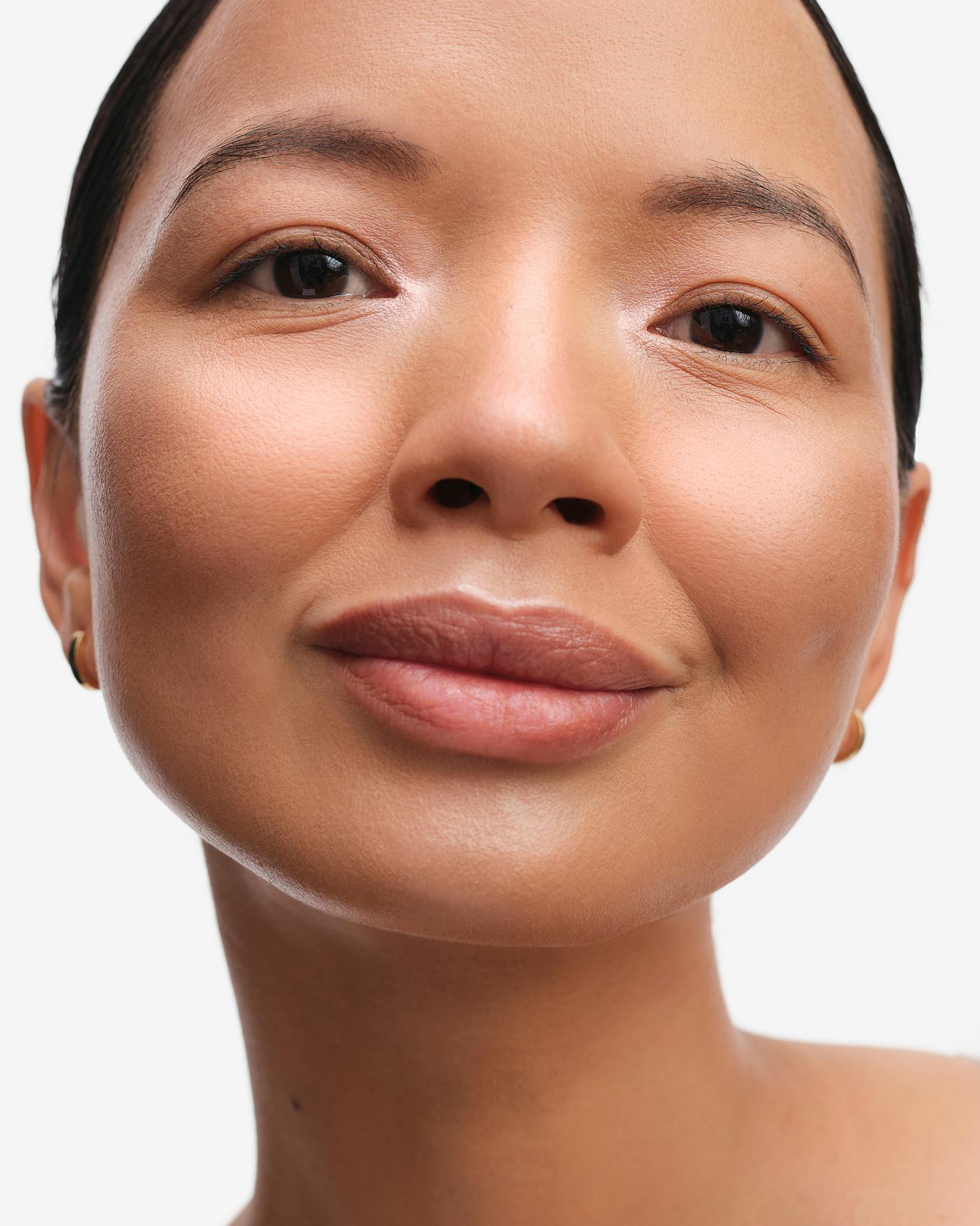Christine wears Skylight in Prism.