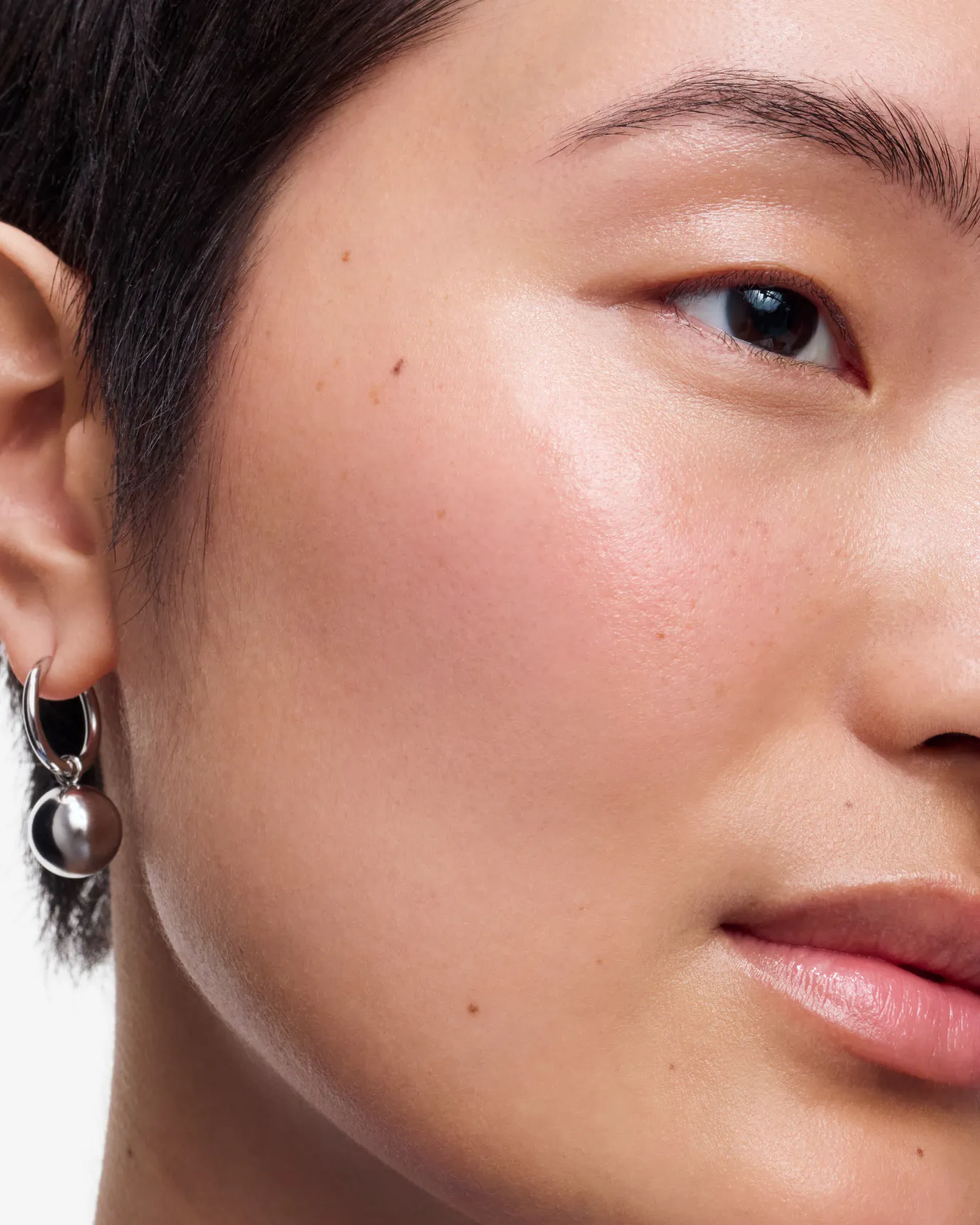 Amy wears Boy Brow in Black + Mint Balm Dotcom.