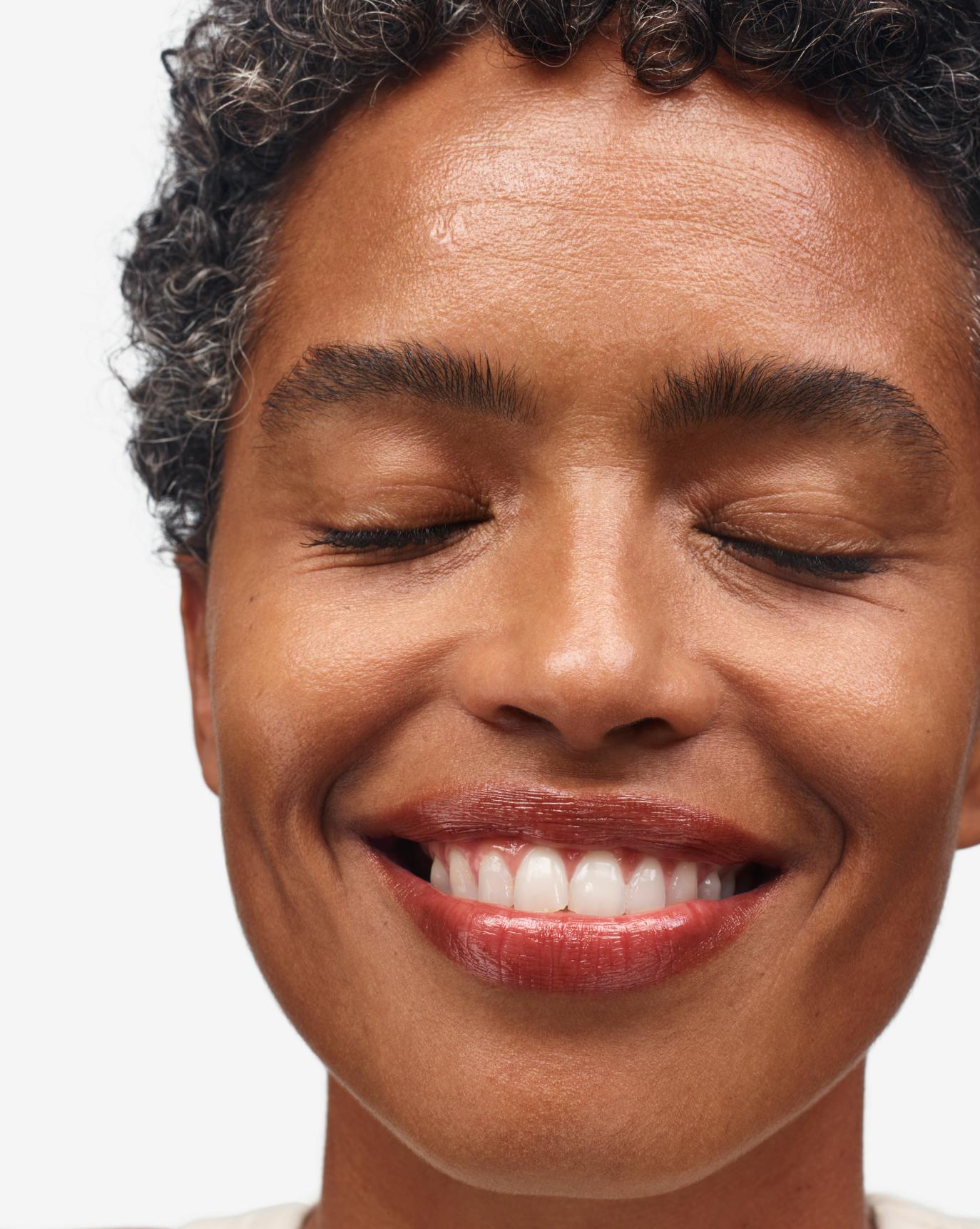 Selena wears Ultralip in Cachet.