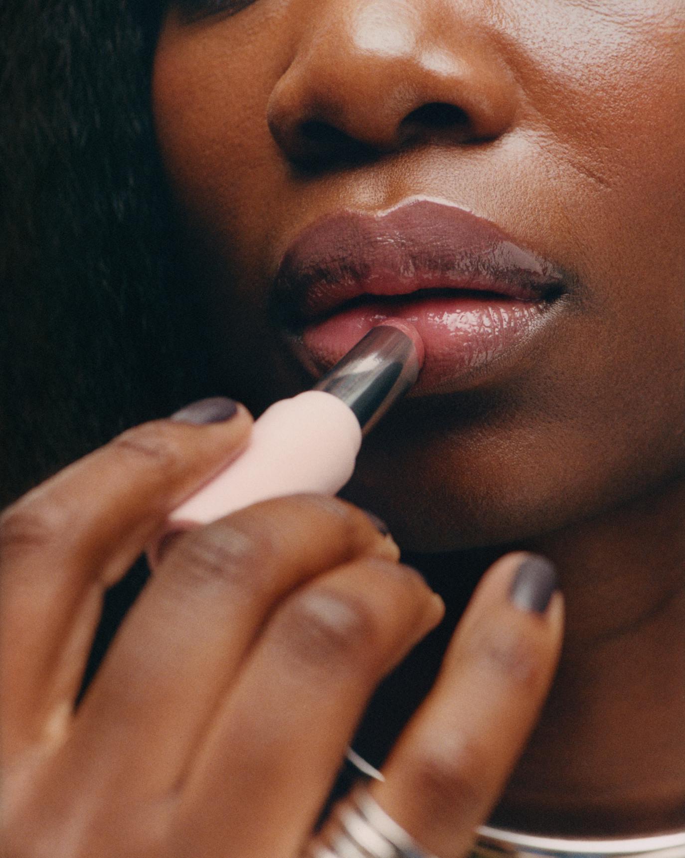 Marie wears Ultralip in Pony.