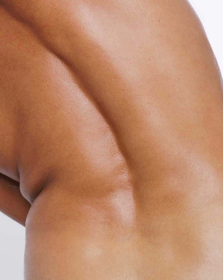 image of model's back with dry touch oil mist applied