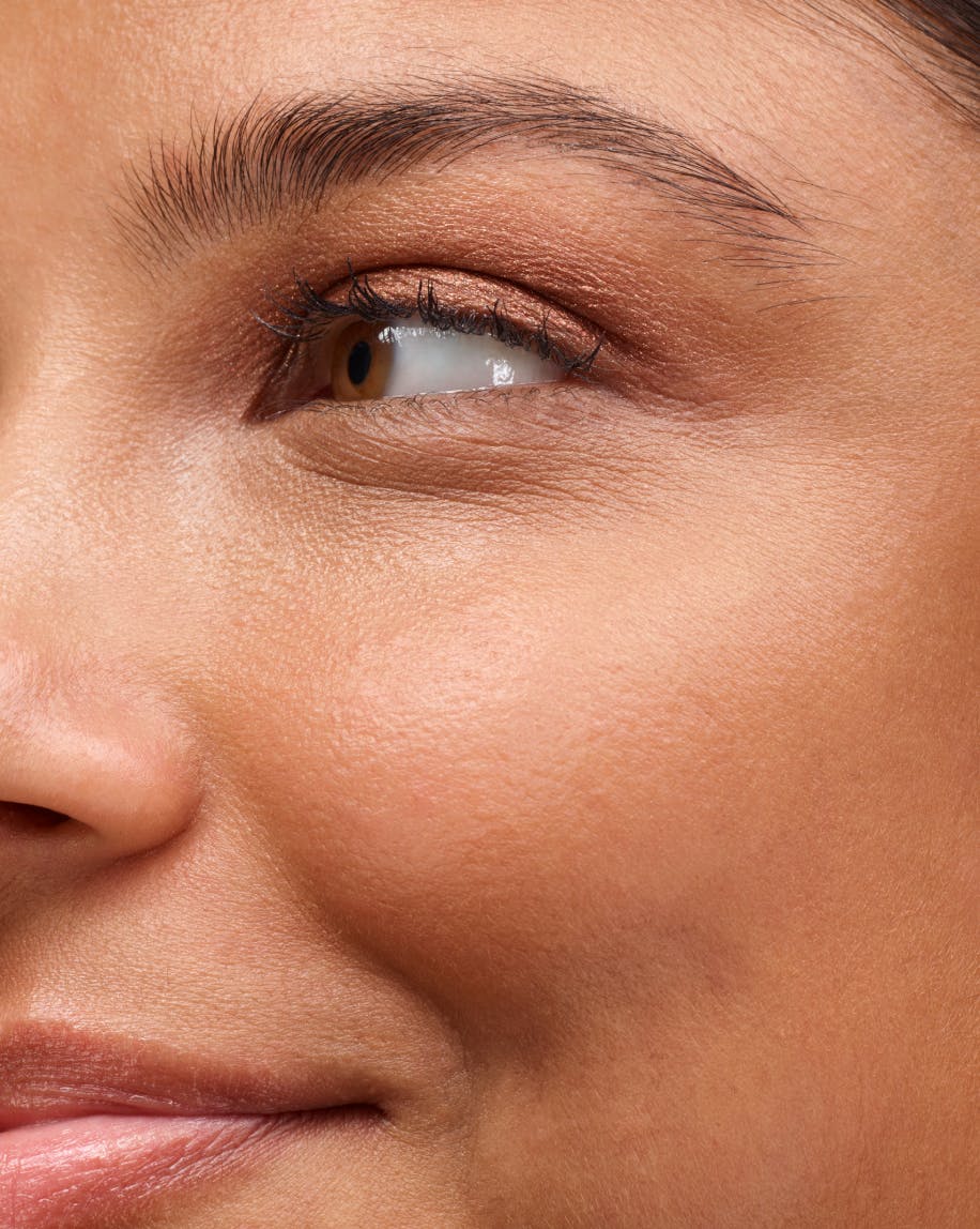 Model wears Lidstar in Branch