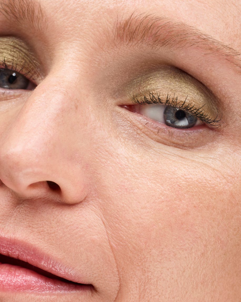 Model wears Lidstar in Herb.